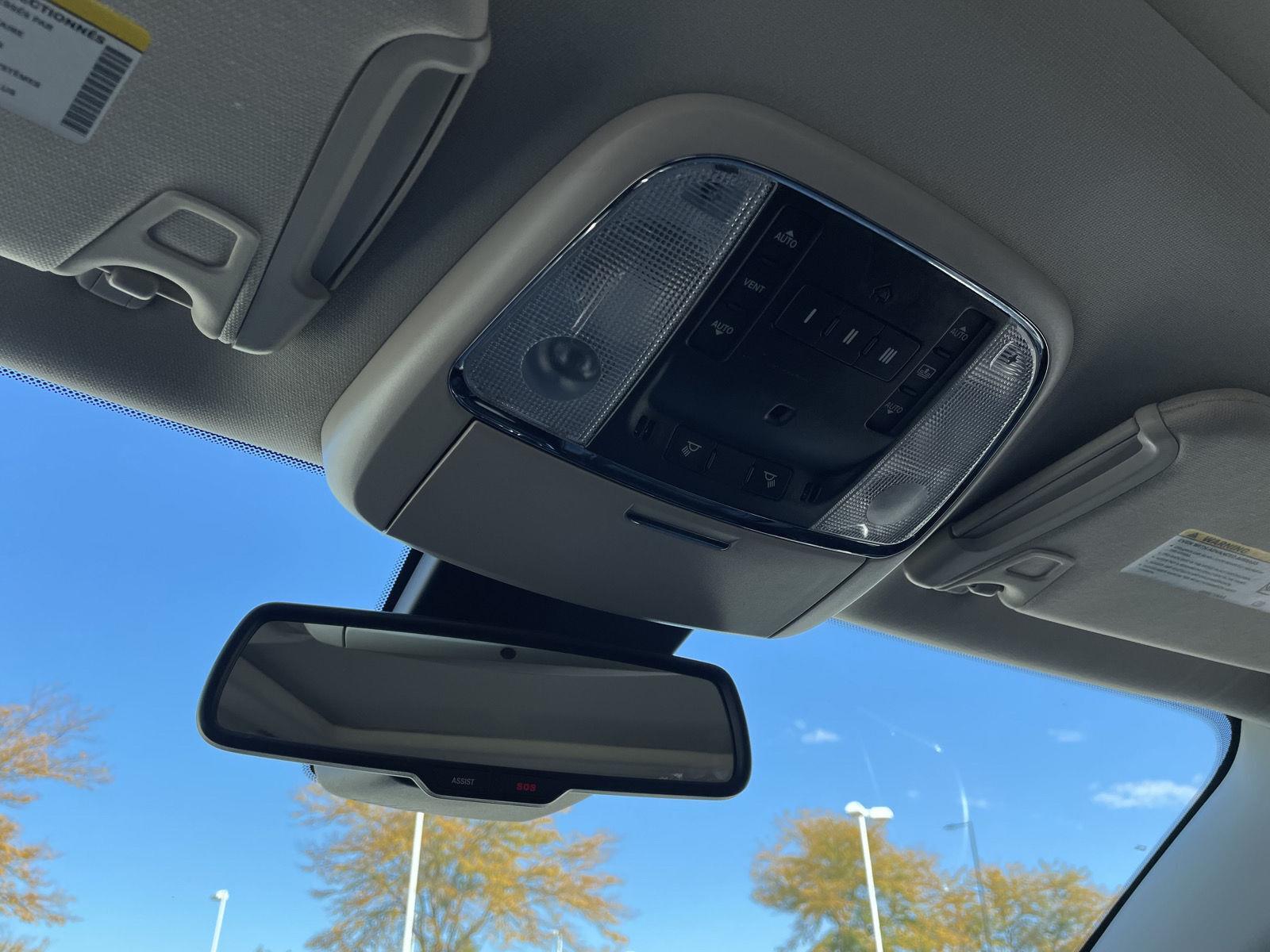Vehicle photo 30