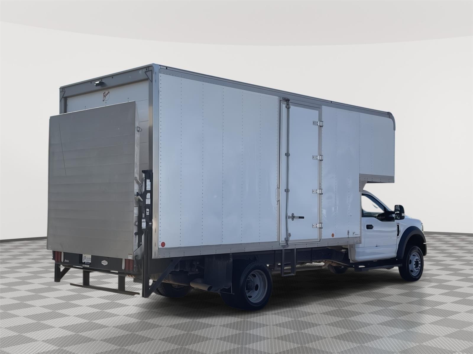 Vehicle photo 7