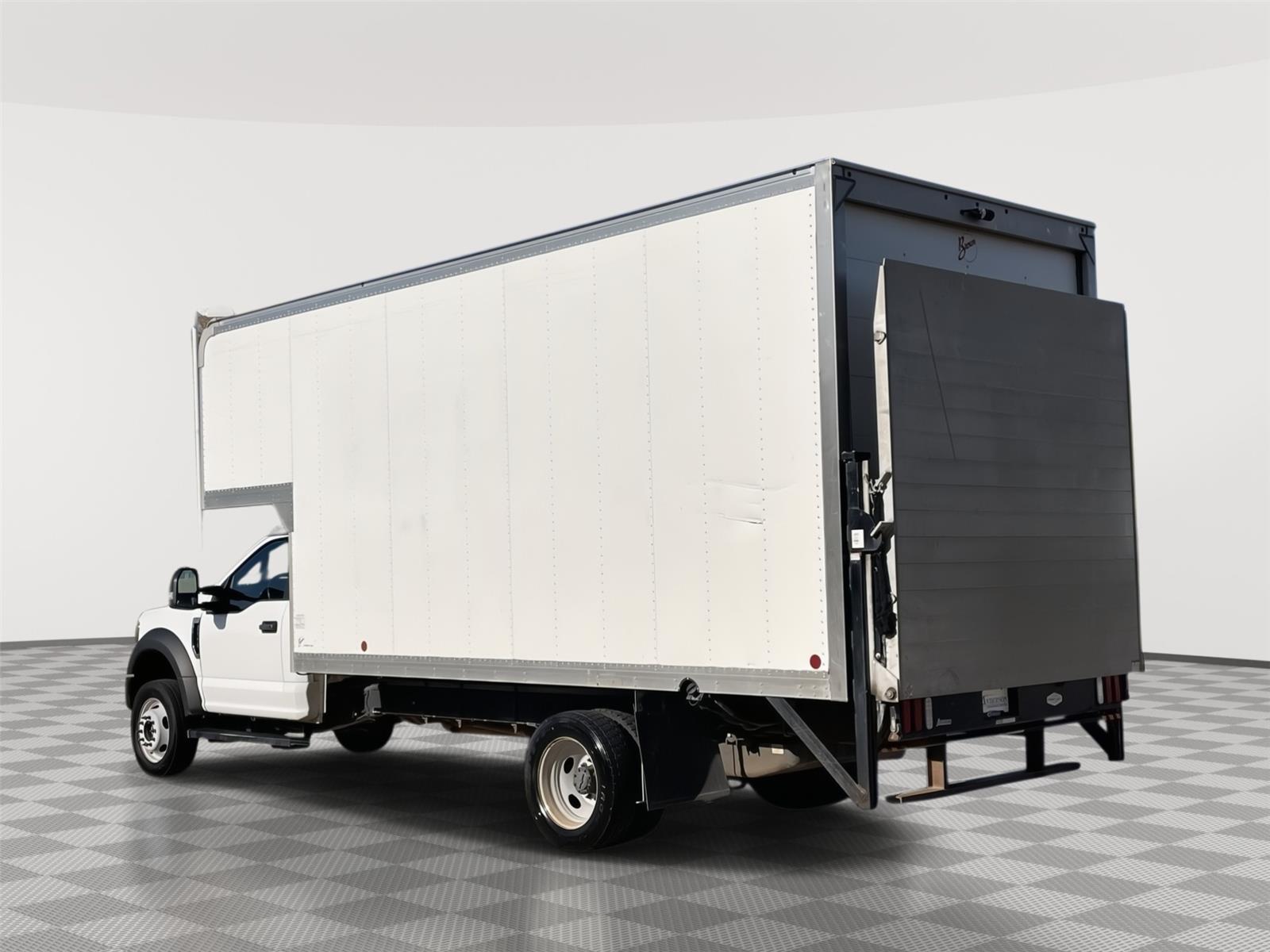 Vehicle photo 9