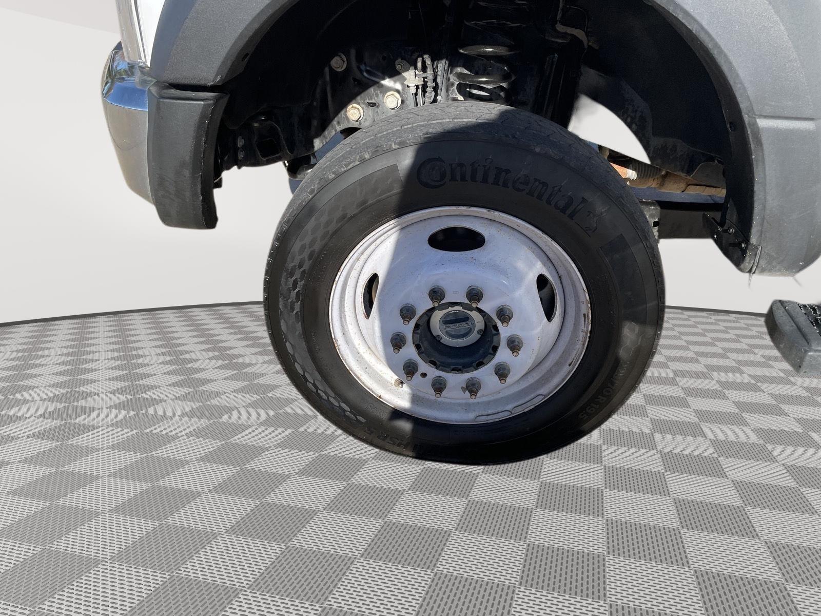 Vehicle photo 10