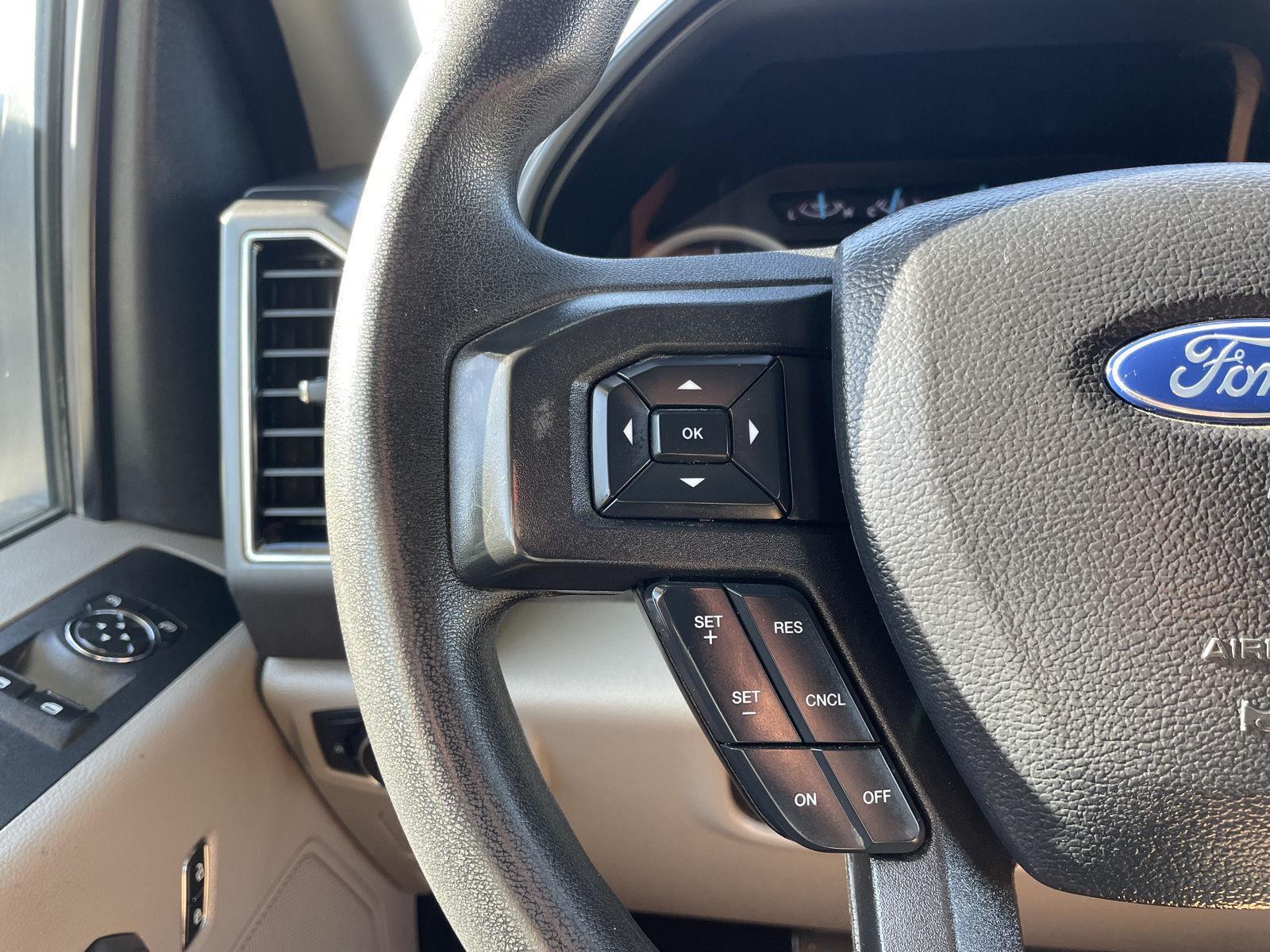 Vehicle photo 12