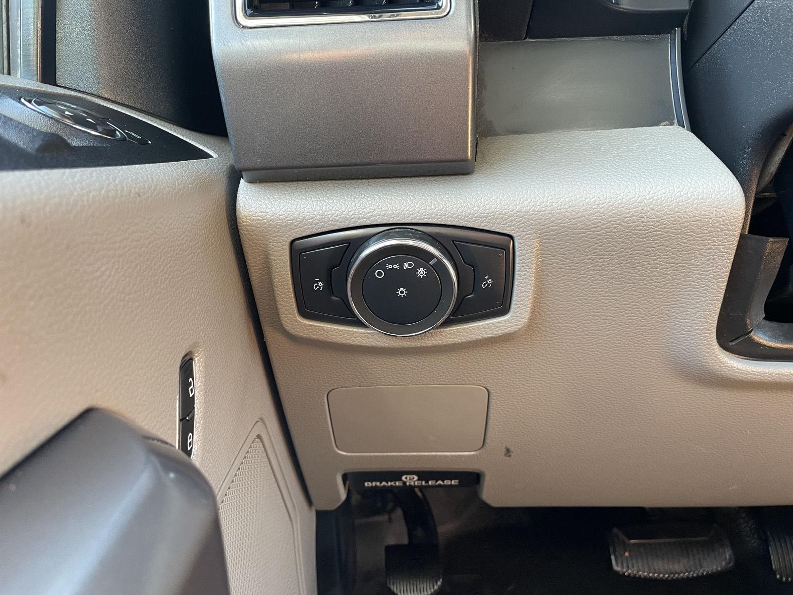 Vehicle photo 14