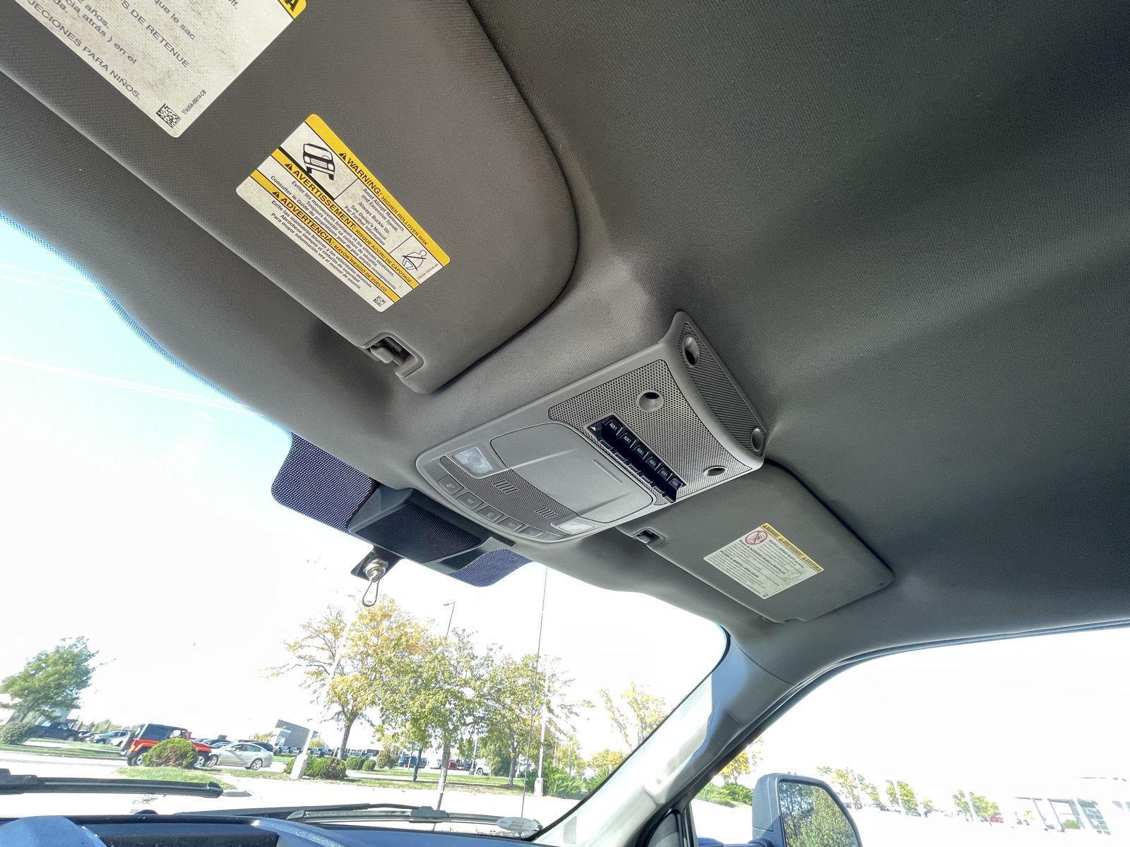 Vehicle photo 17