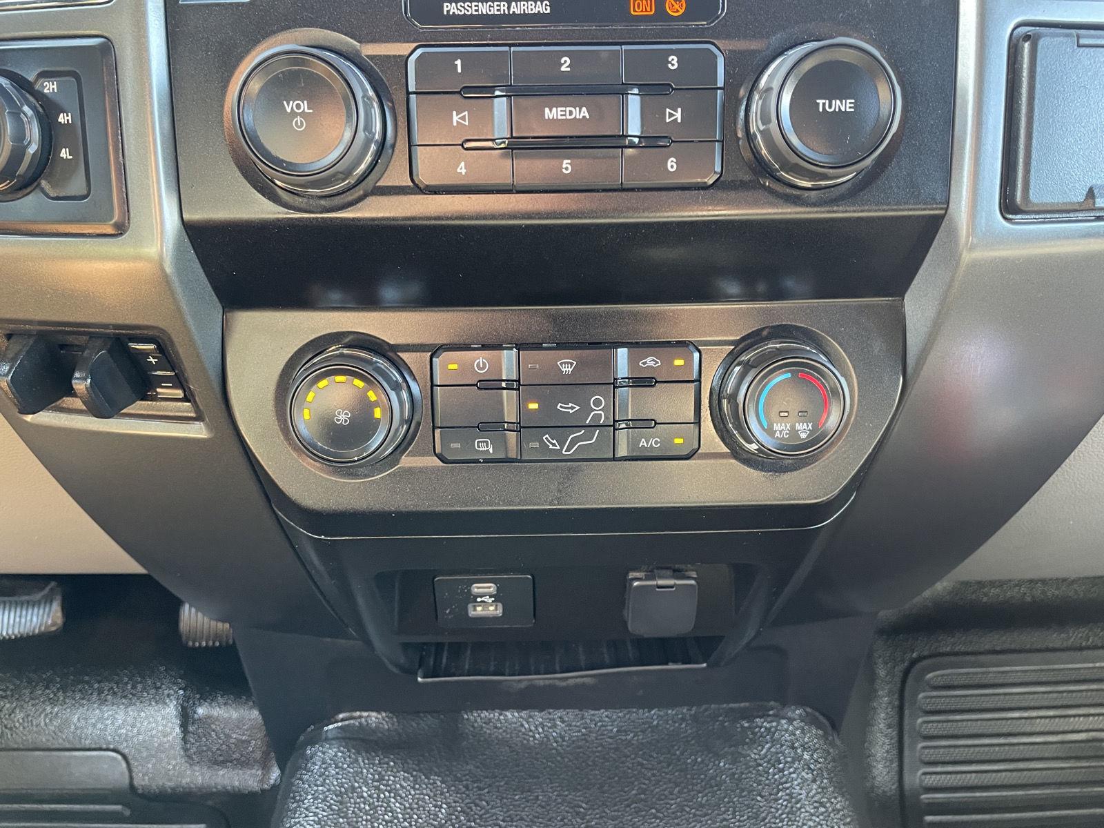 Vehicle photo 21