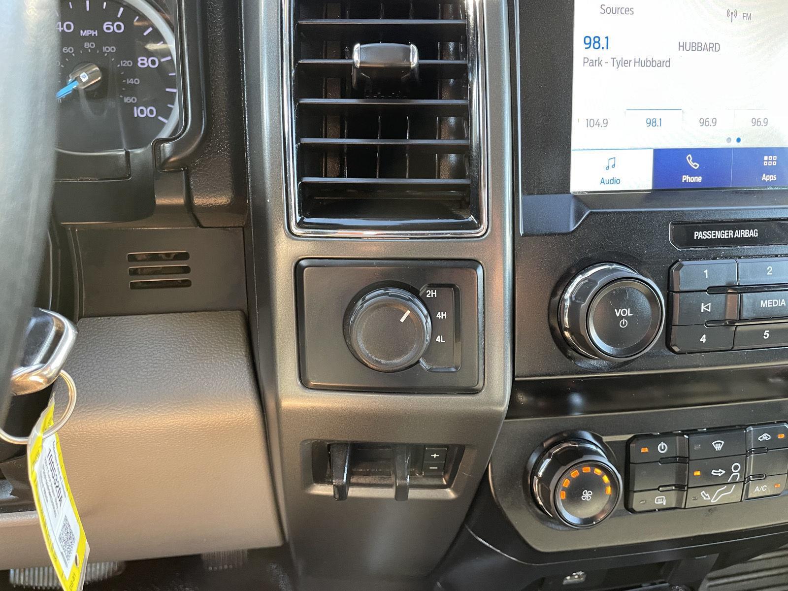 Vehicle photo 23