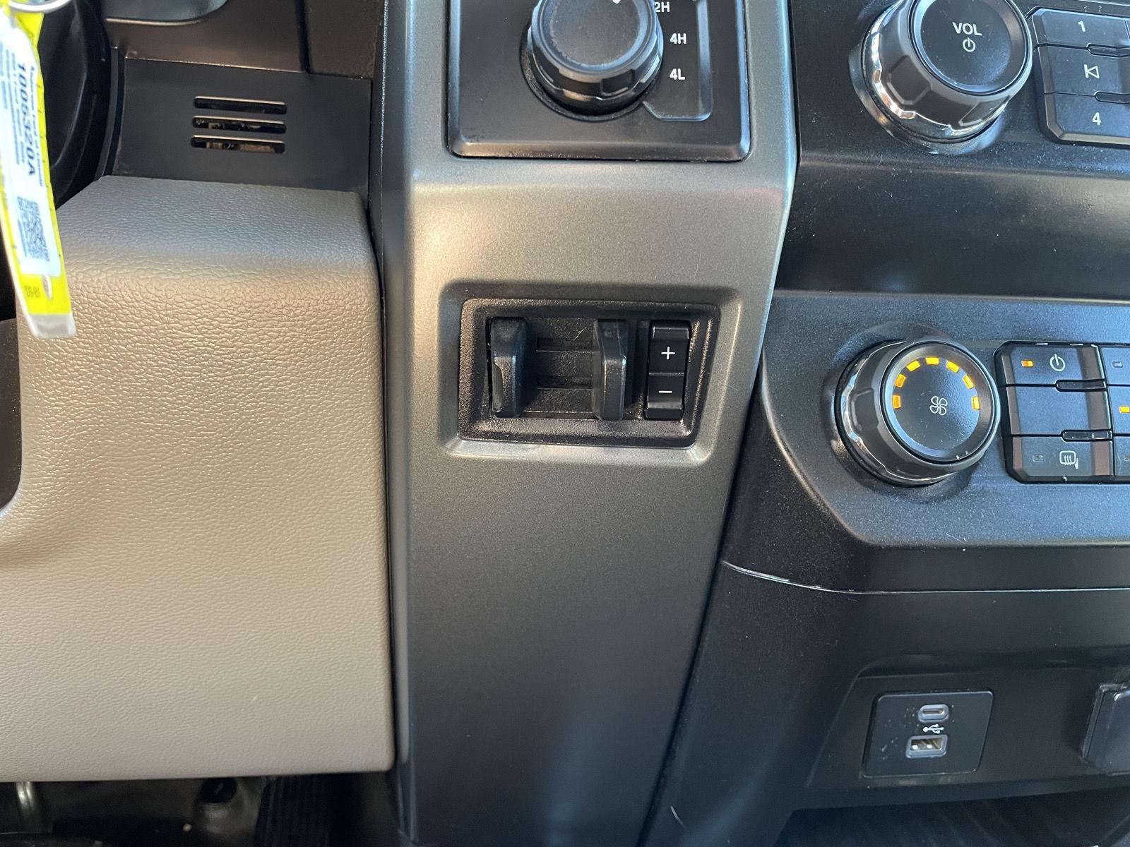 Vehicle photo 24