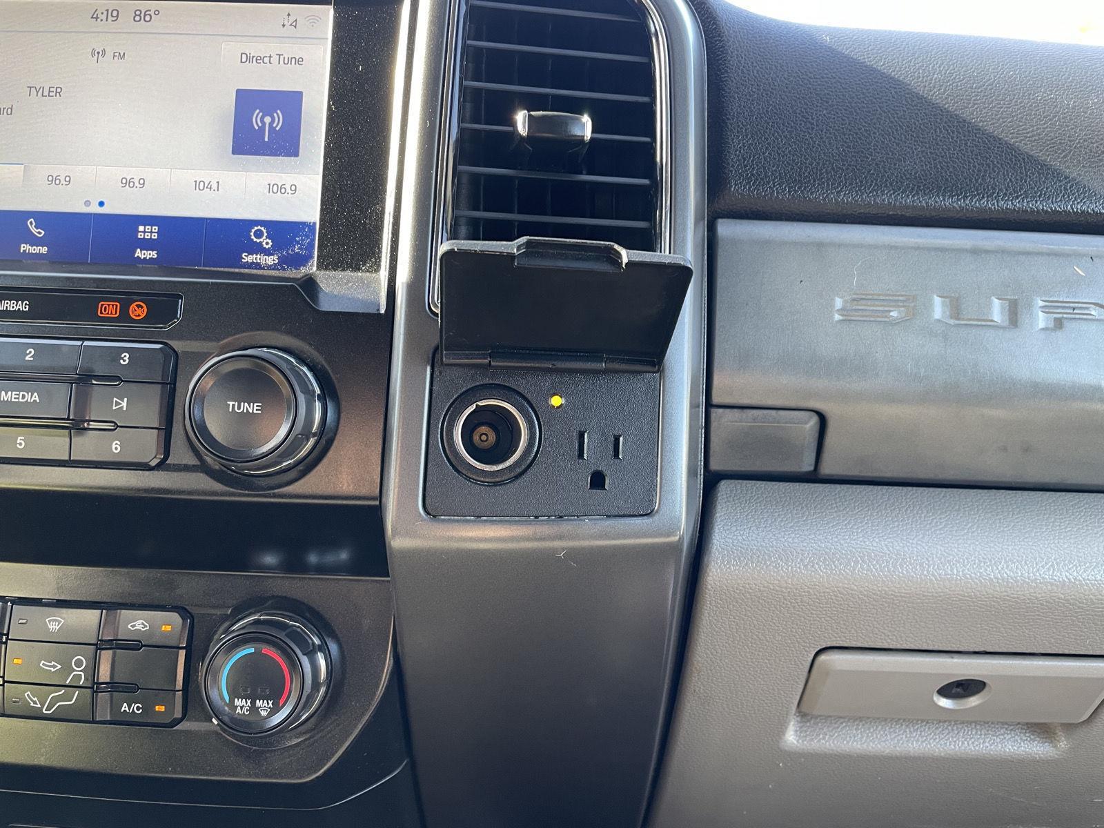 Vehicle photo 25