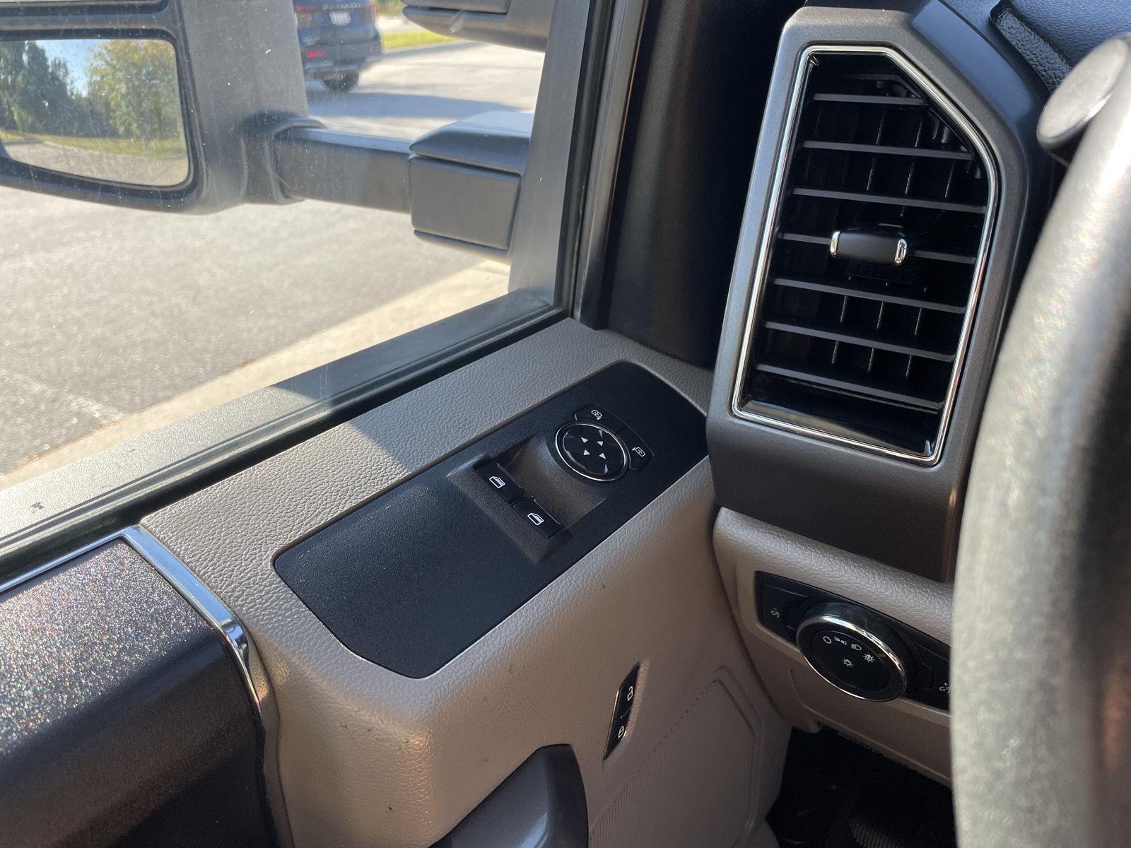 Vehicle photo 26