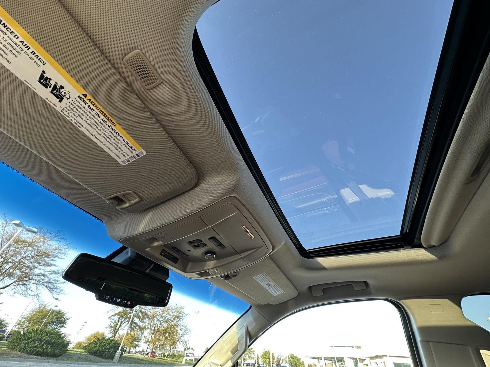 Vehicle photo 24