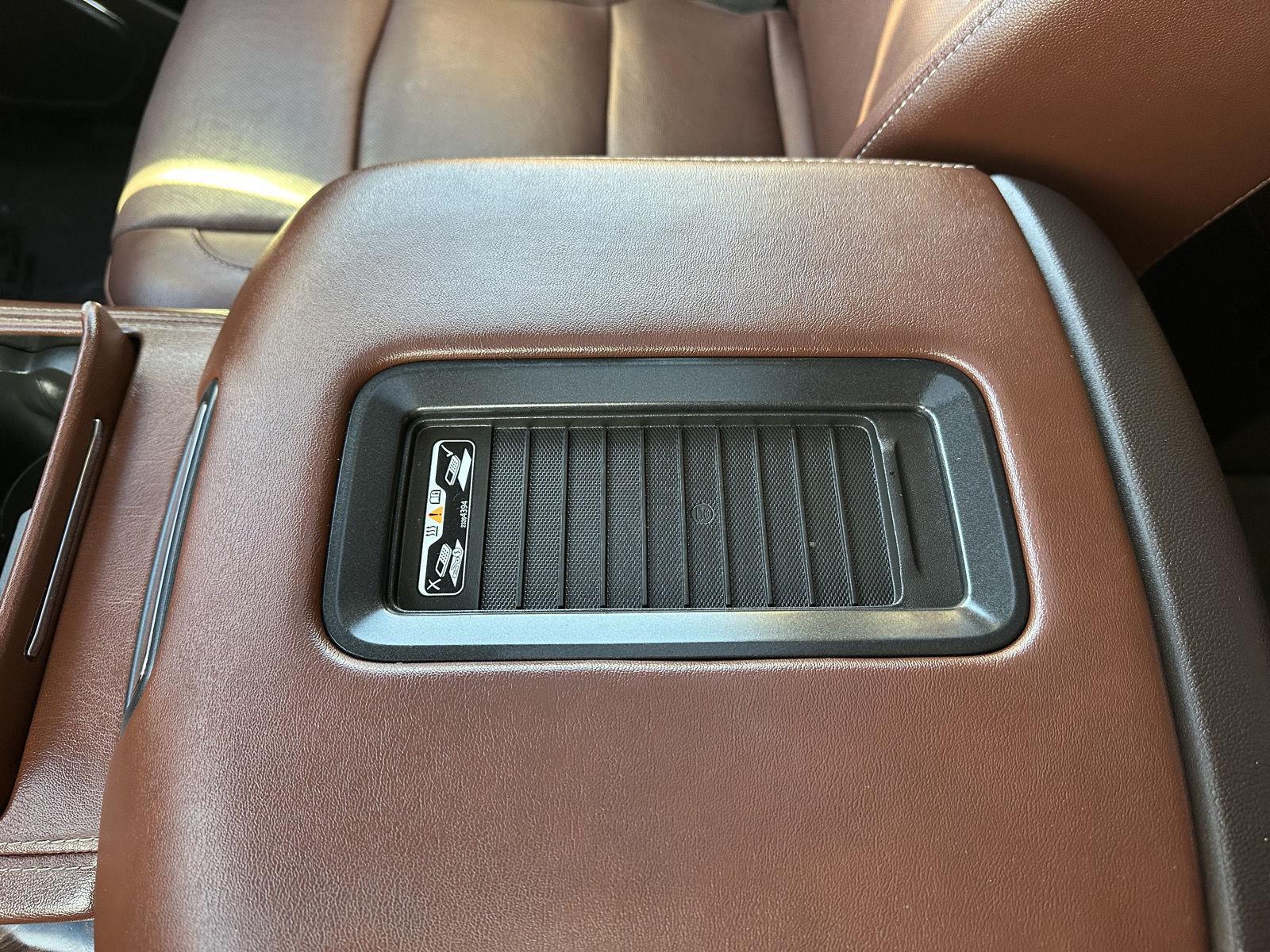 Vehicle photo 35