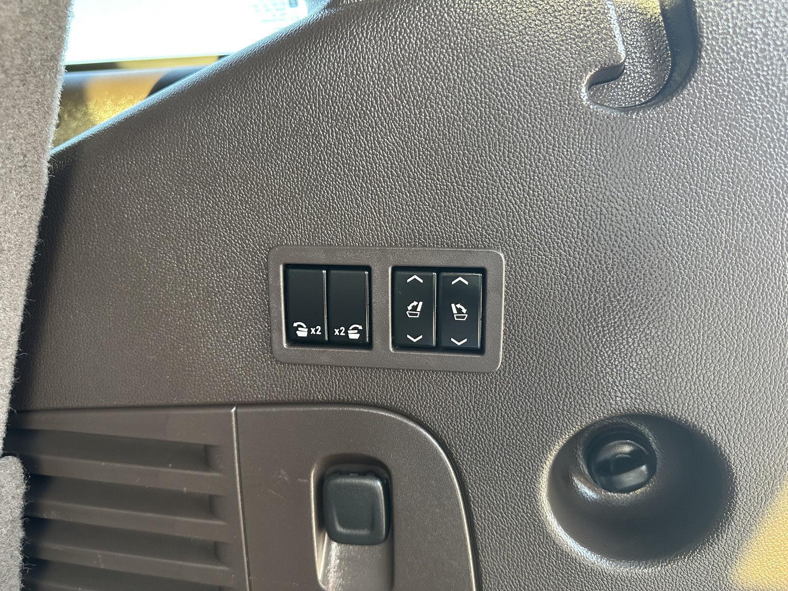 Vehicle photo 43