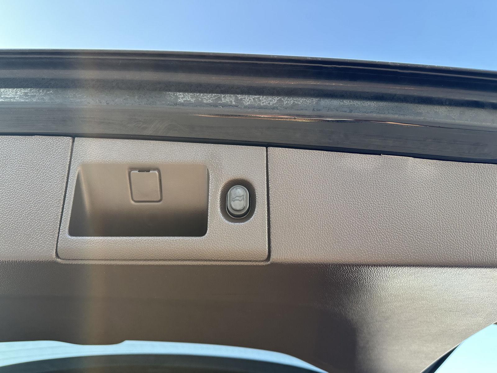Vehicle photo 45