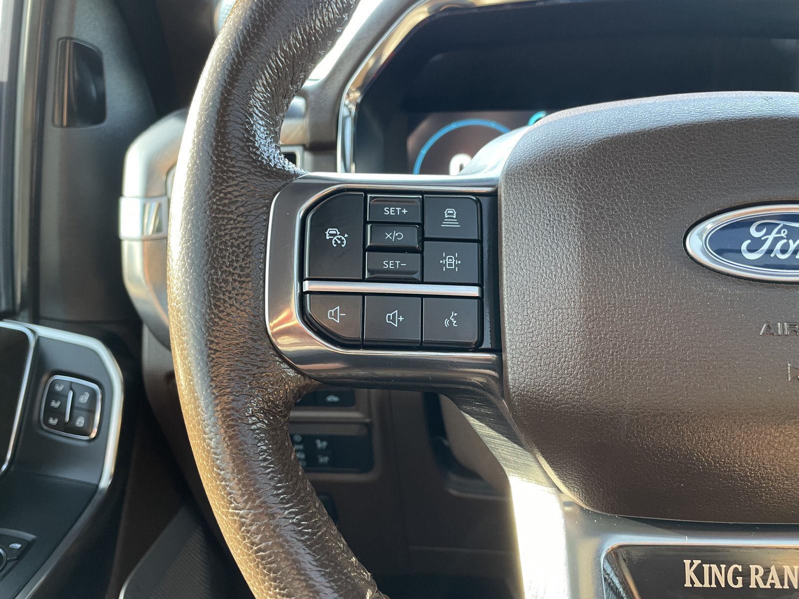 Vehicle photo 12