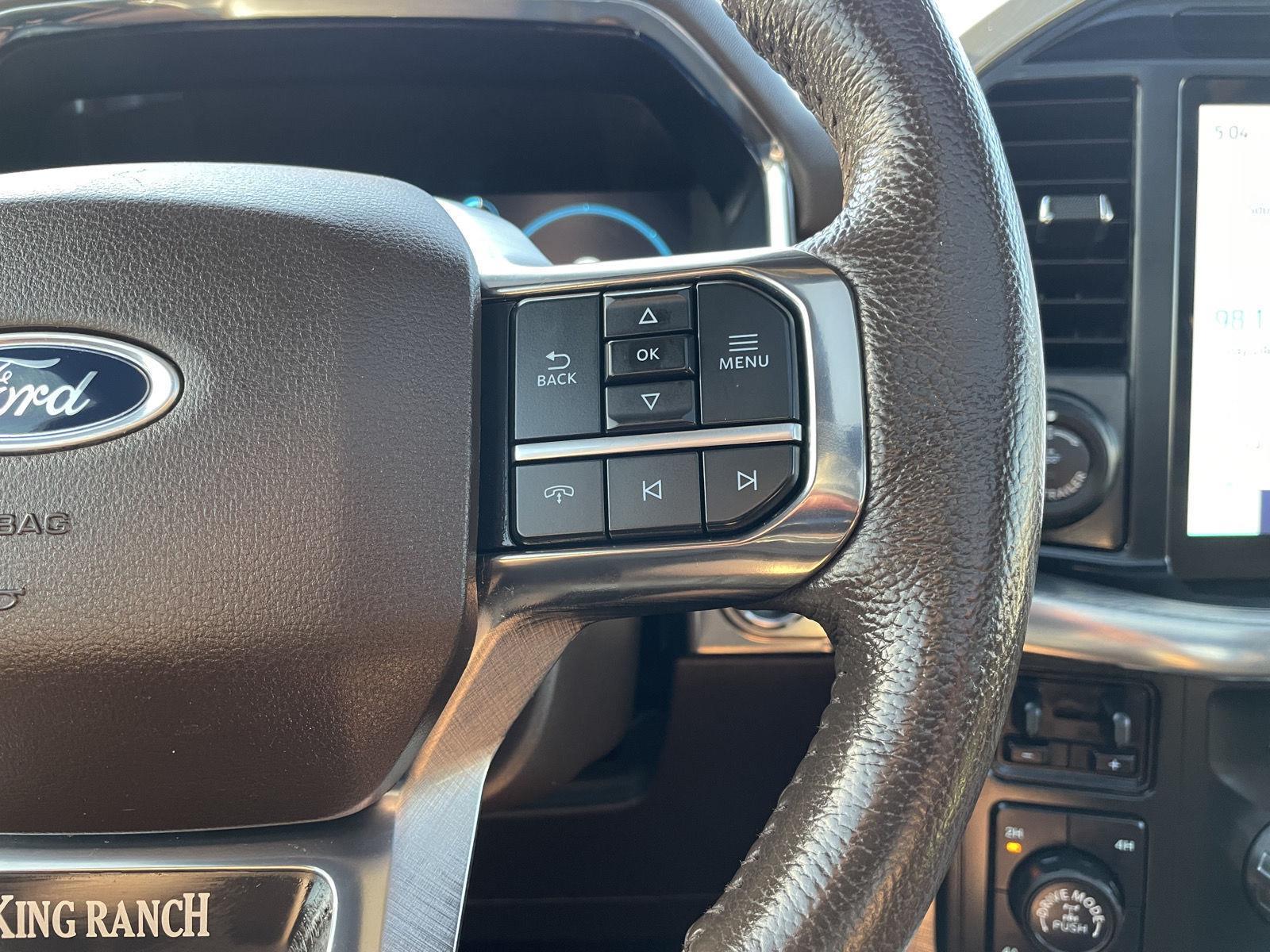 Vehicle photo 13