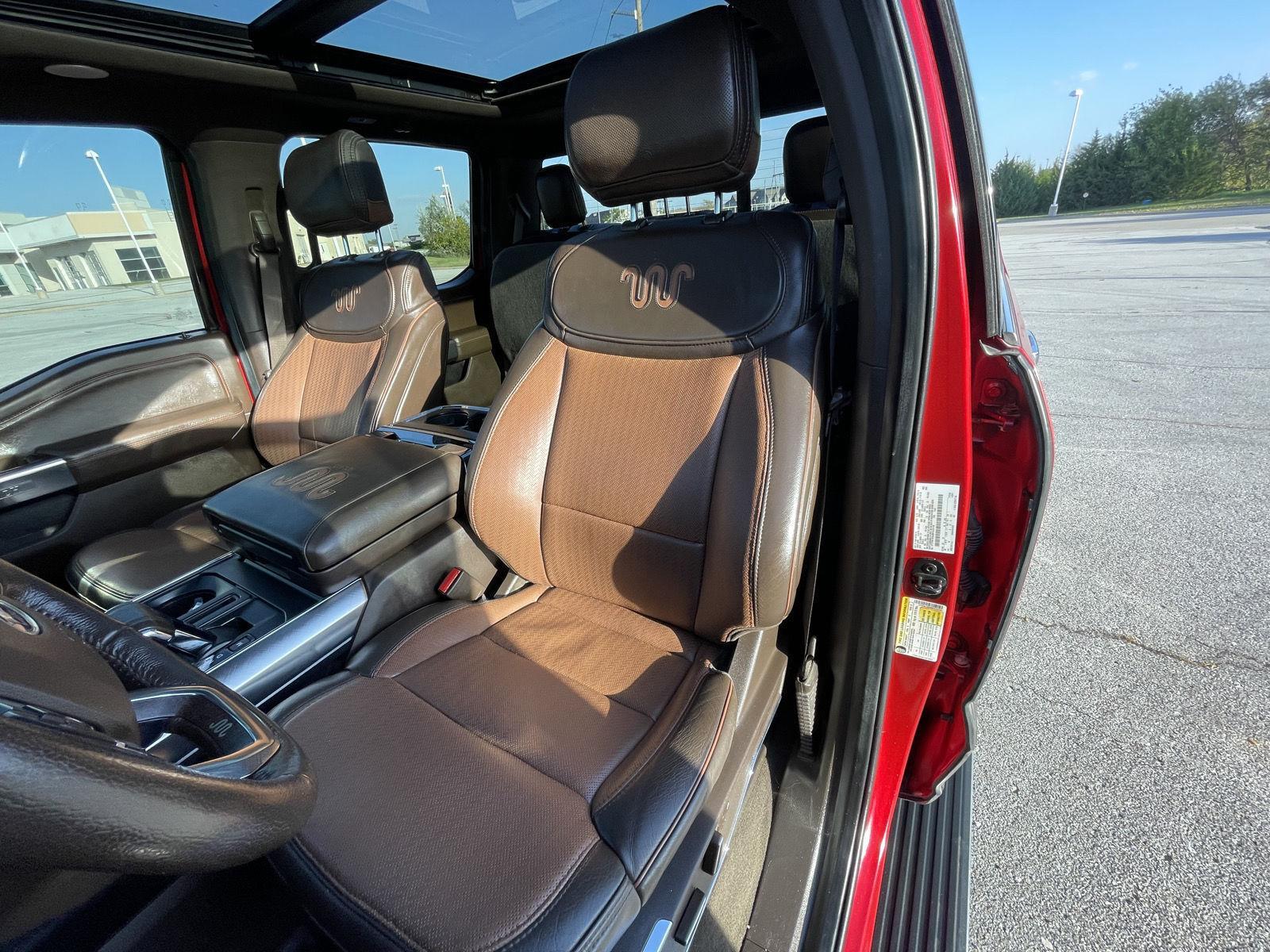 Vehicle photo 17