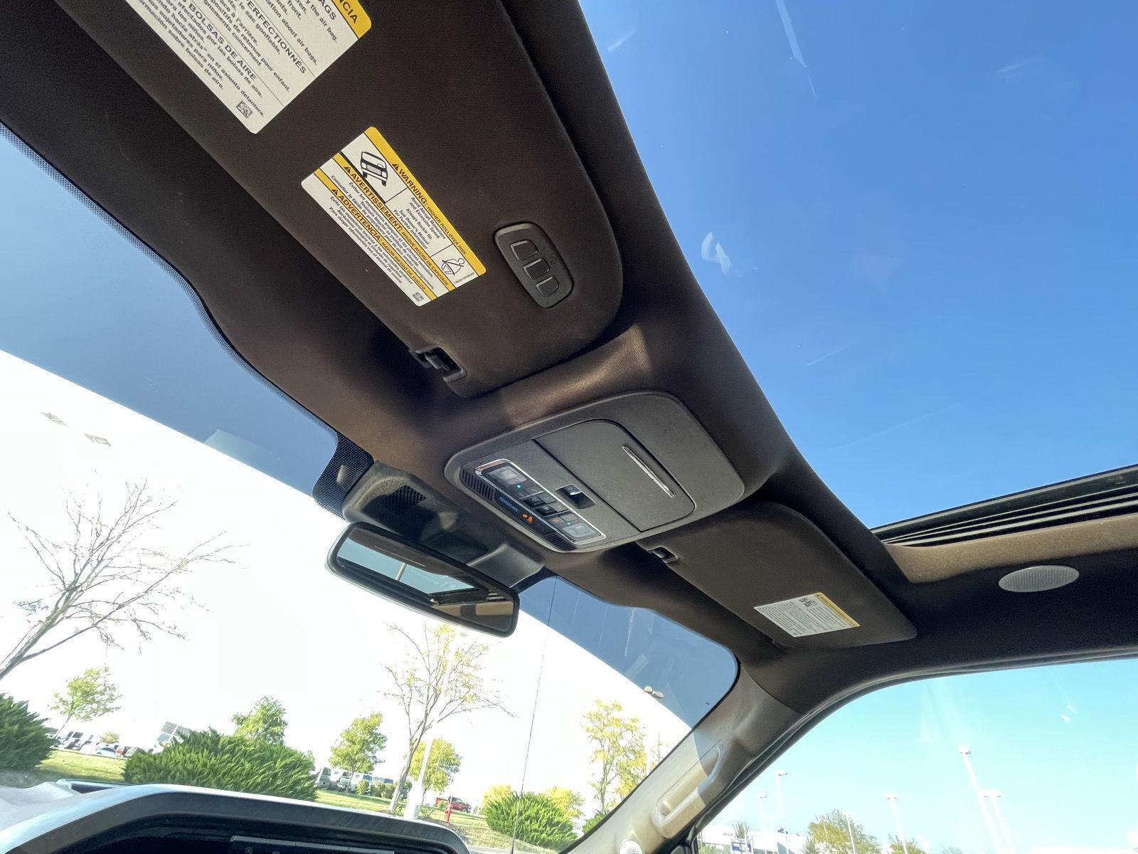 Vehicle photo 21