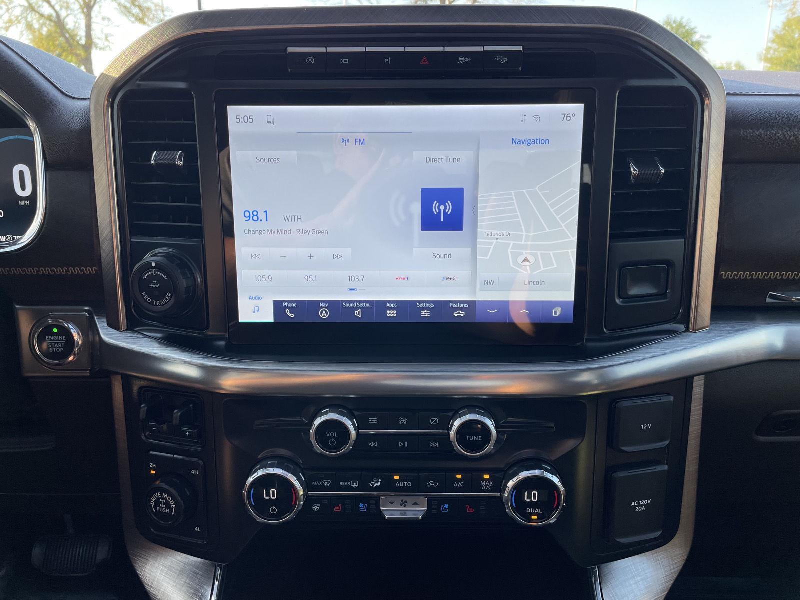 Vehicle photo 23