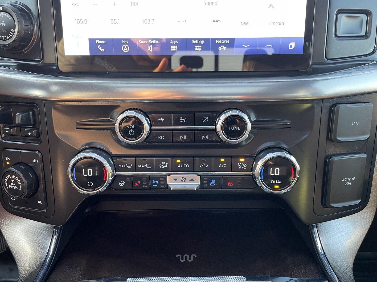 Vehicle photo 28