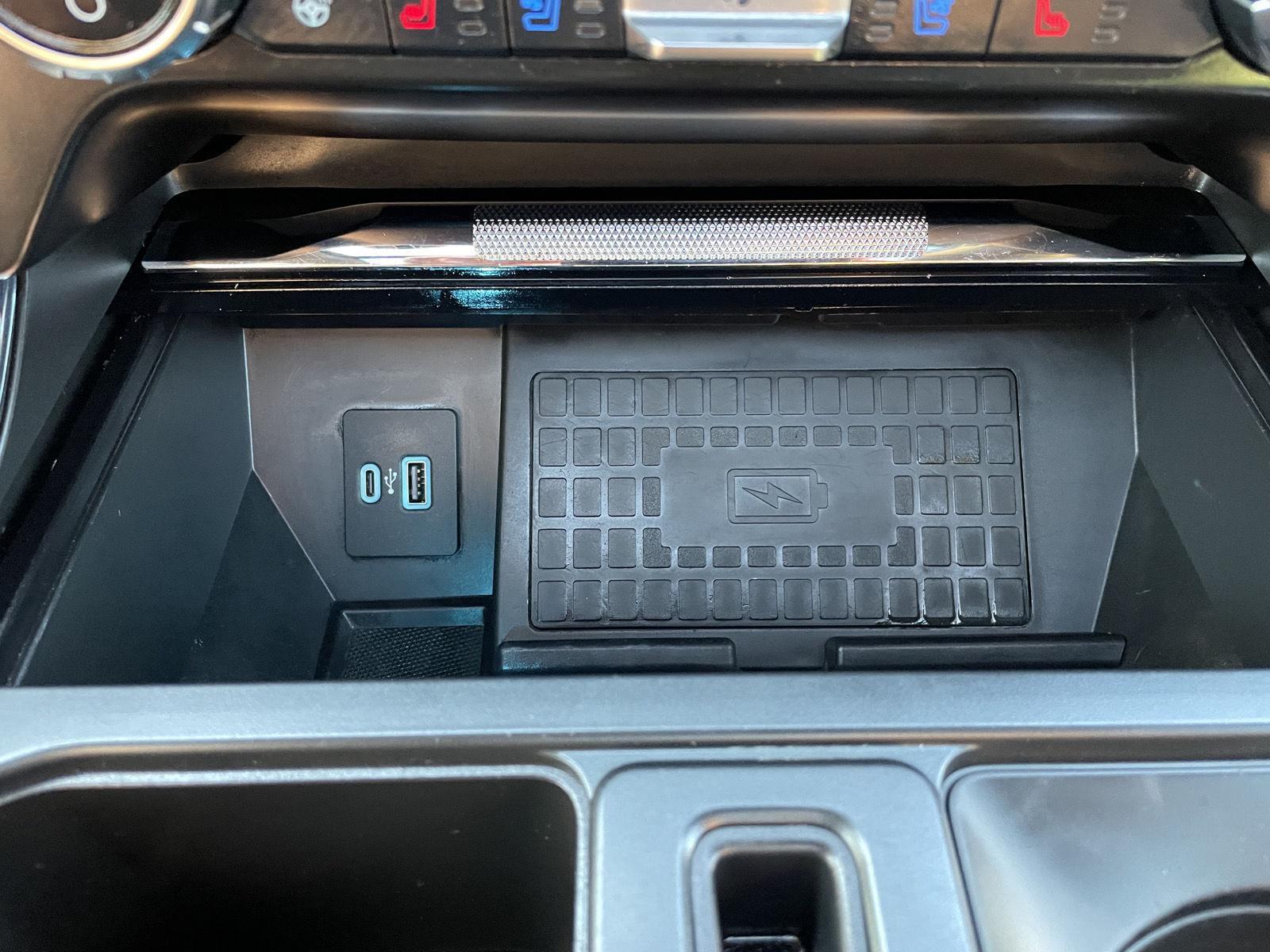 Vehicle photo 32