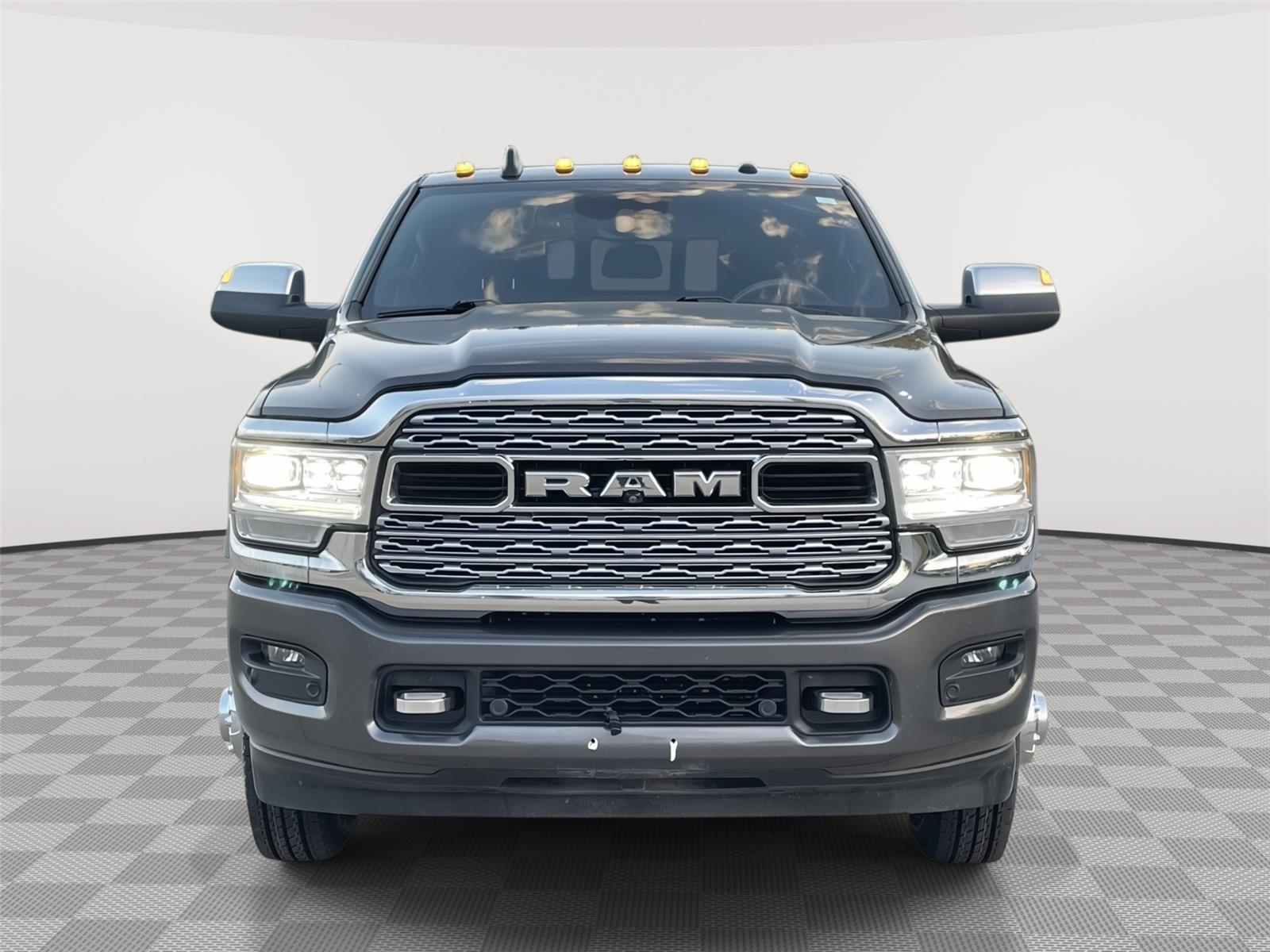 Vehicle photo 4
