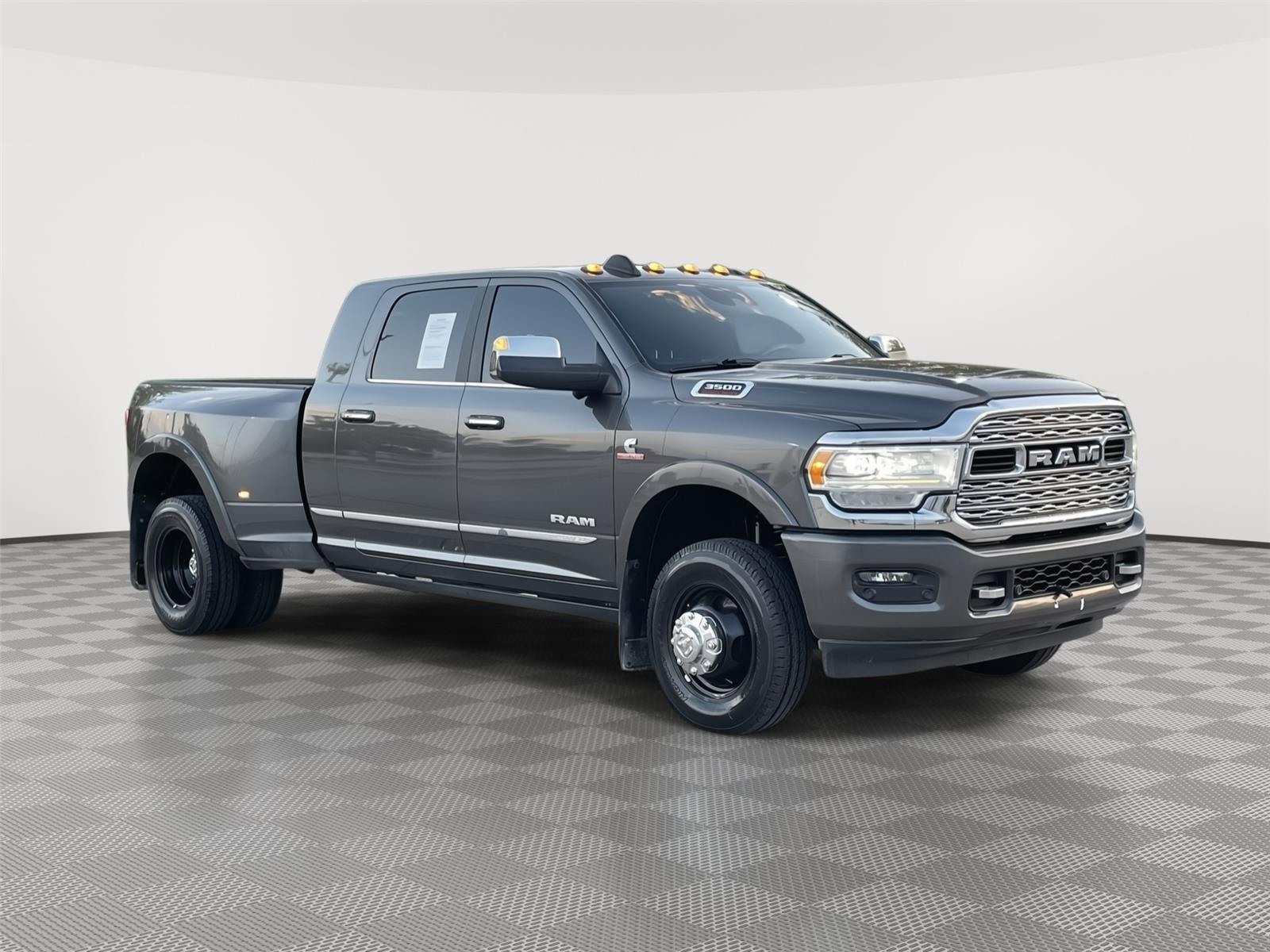 Vehicle photo 5