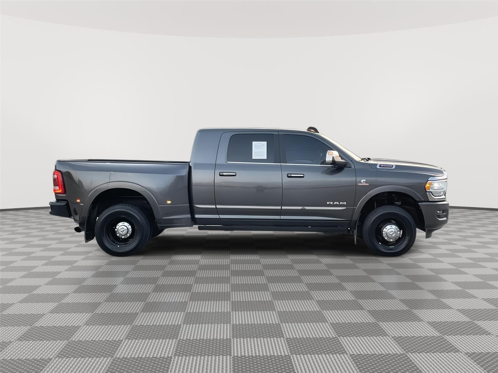 Vehicle photo 6