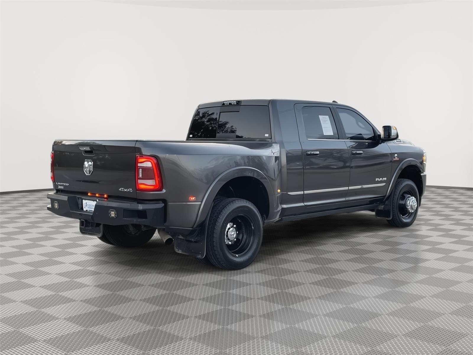 Vehicle photo 7