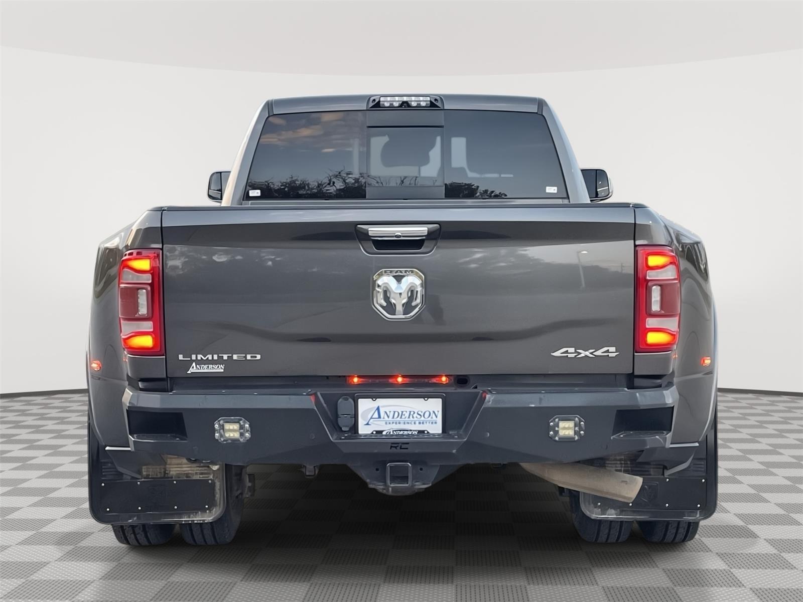 Vehicle photo 8