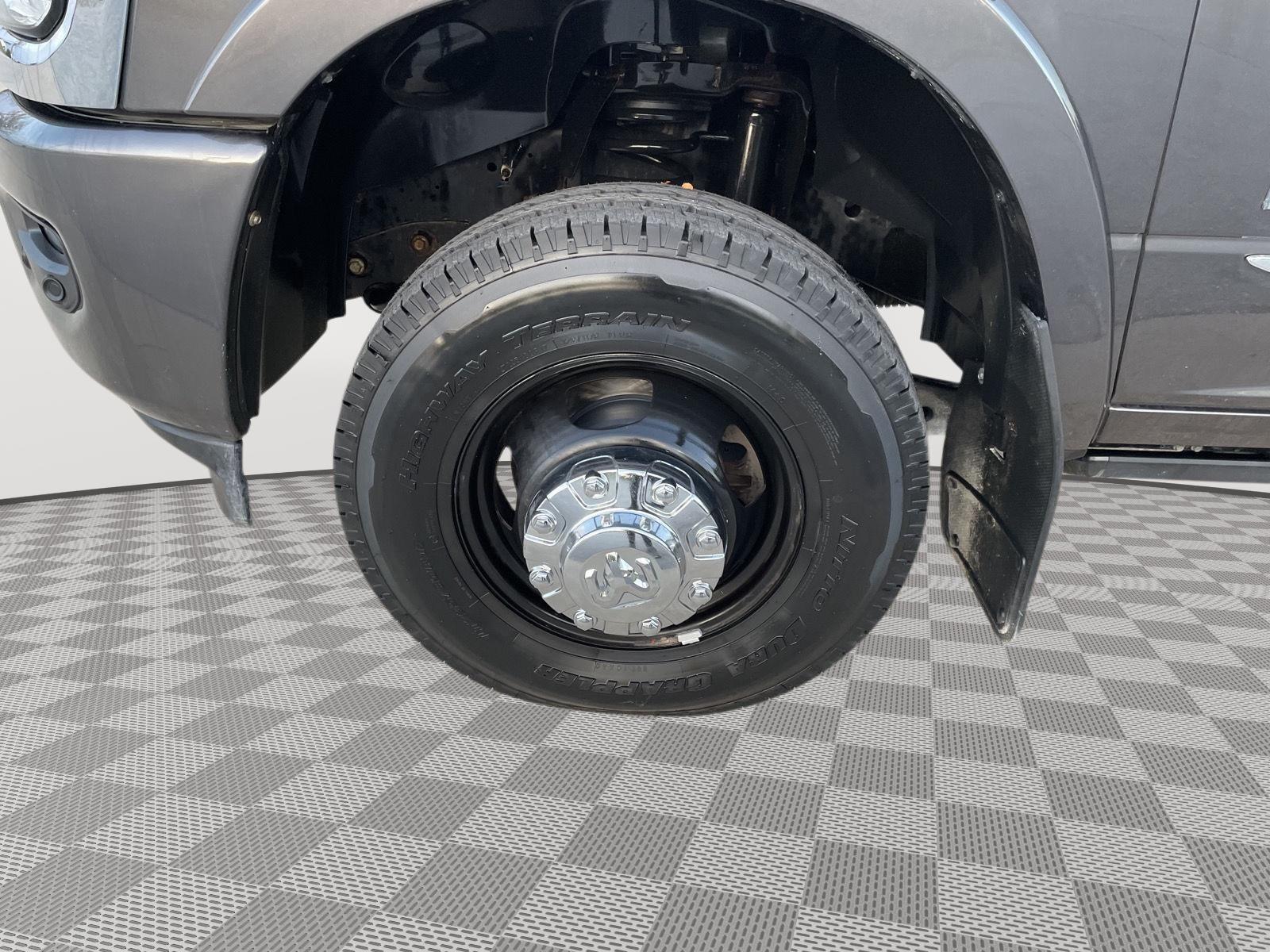 Vehicle photo 10