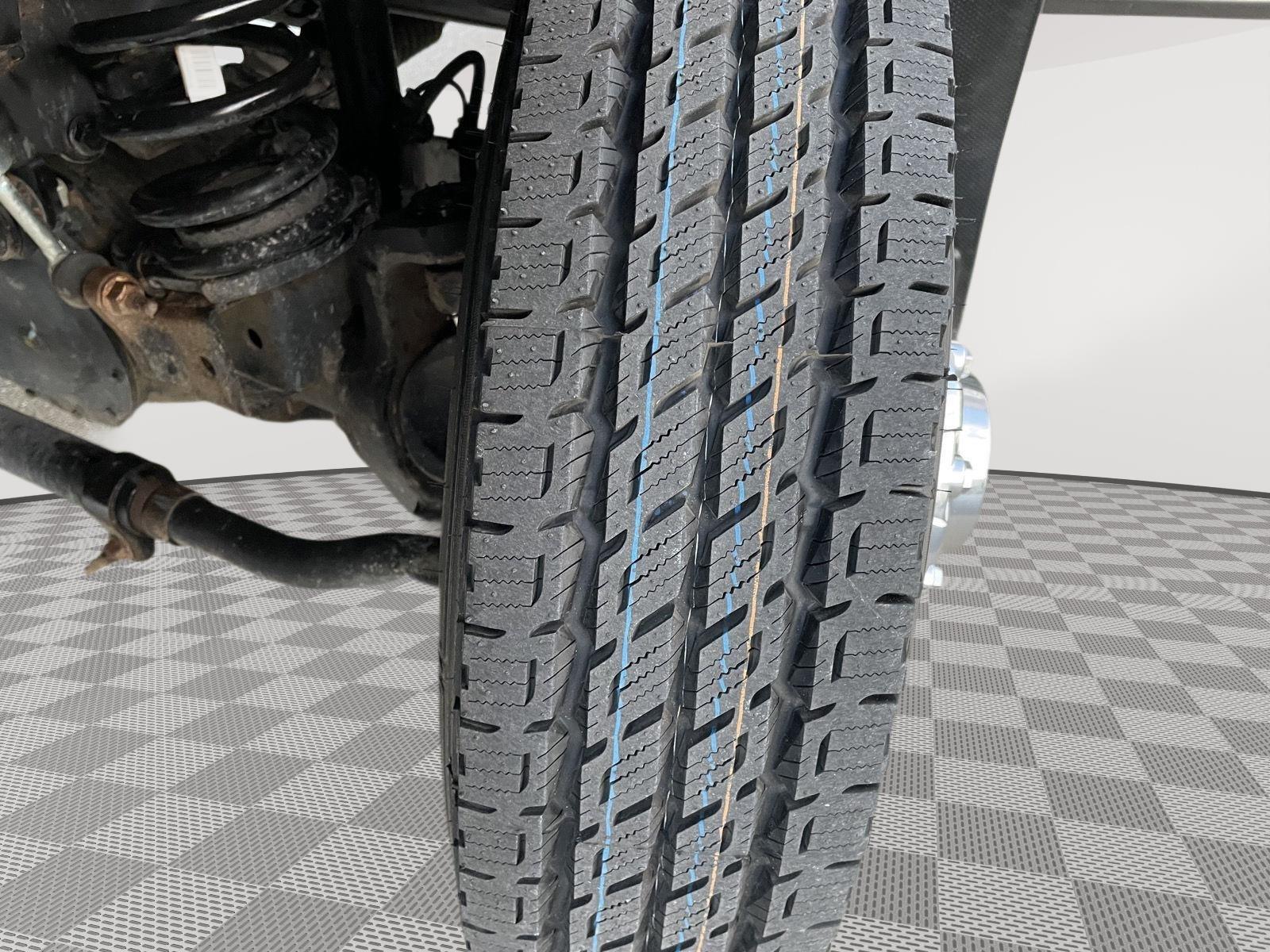 Vehicle photo 11