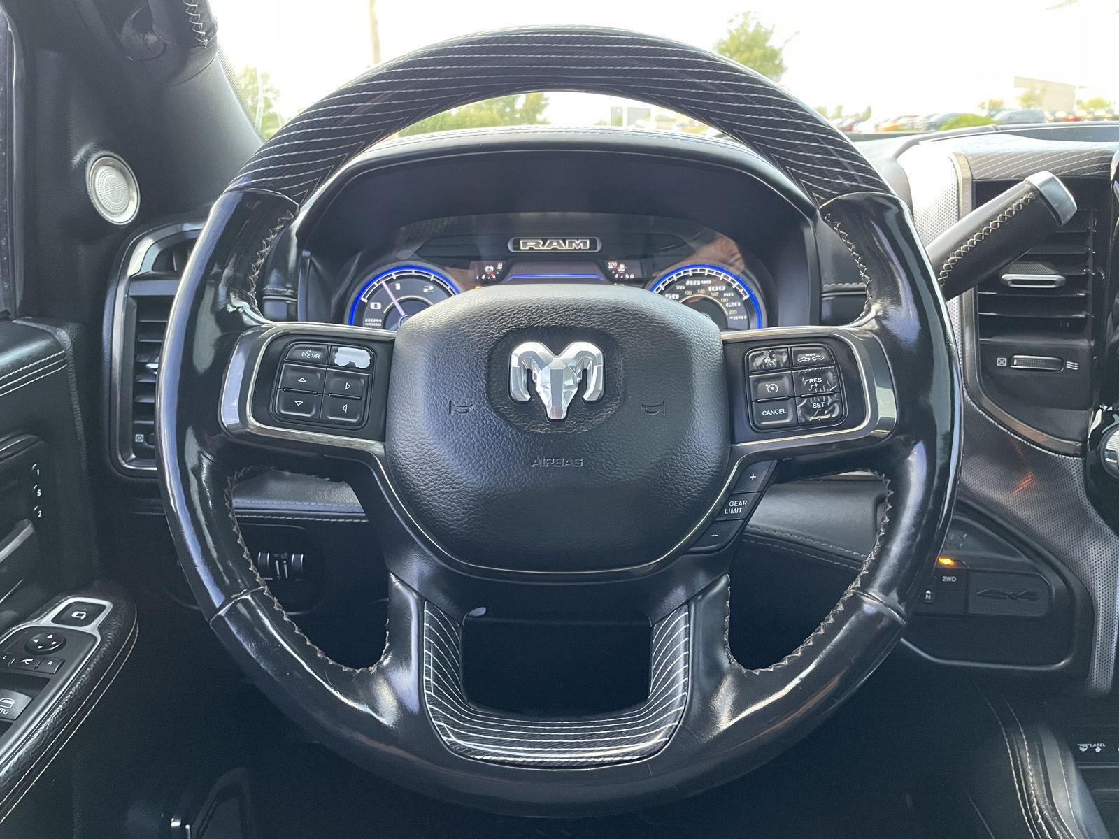 Vehicle photo 12