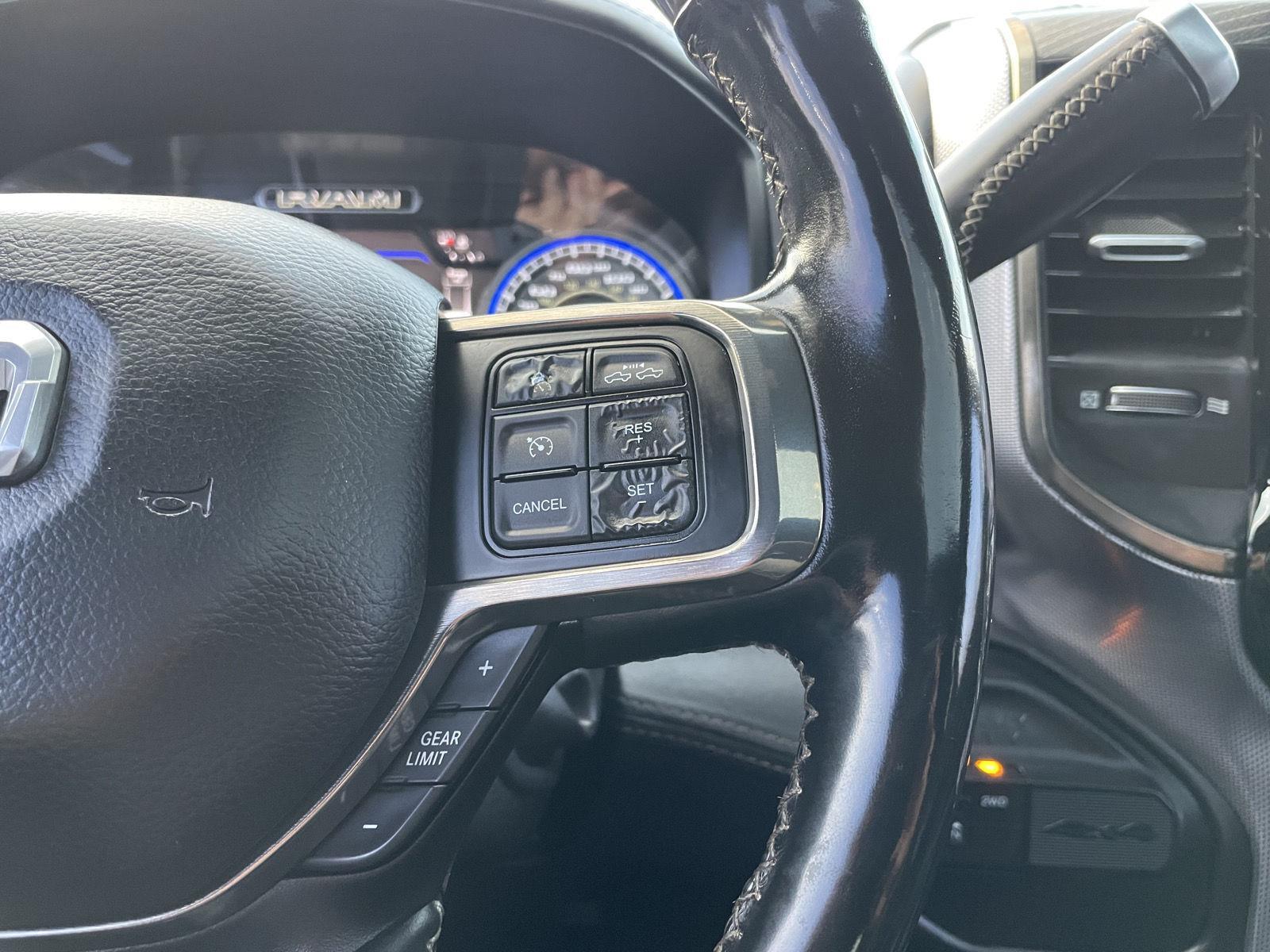 Vehicle photo 14
