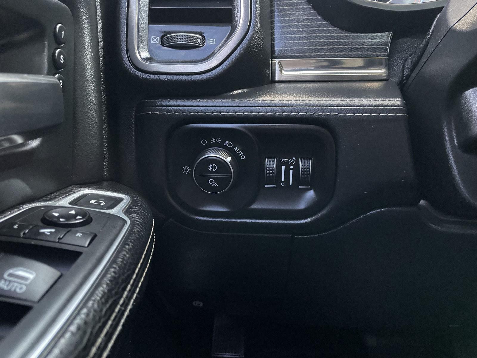 Vehicle photo 16