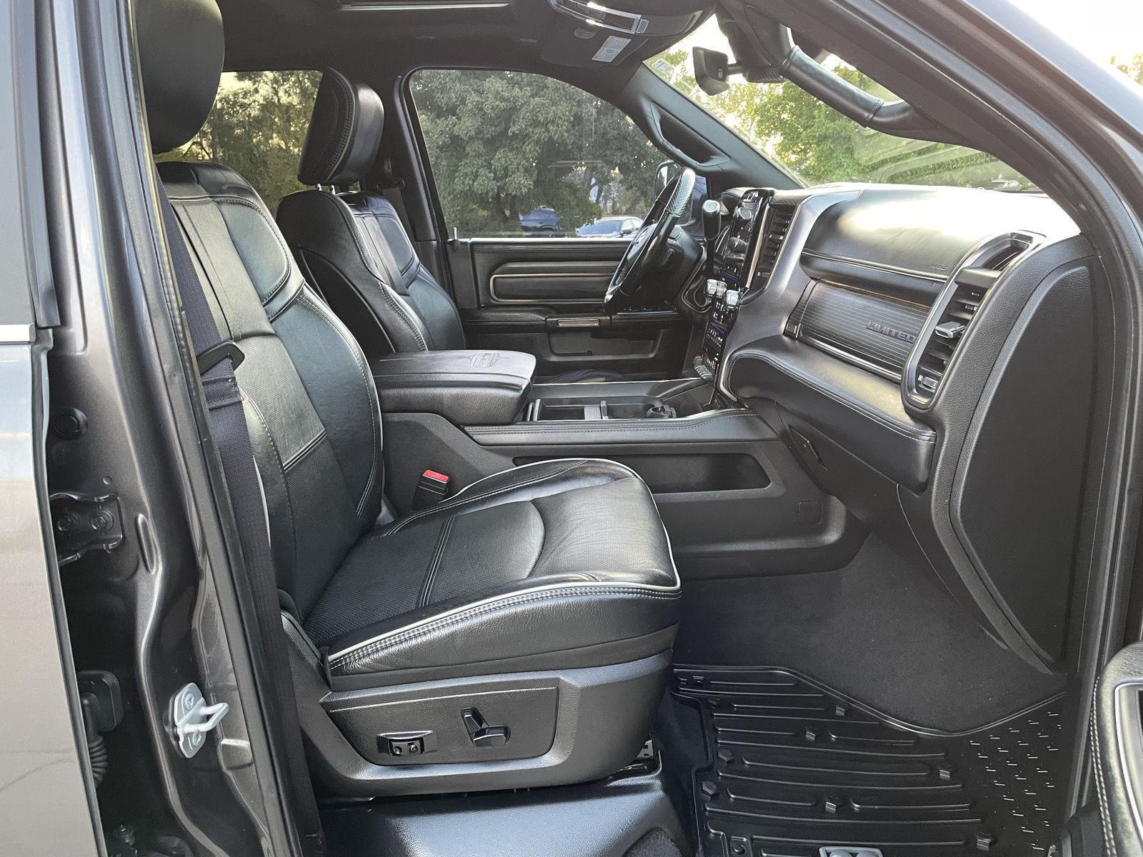 Vehicle photo 19