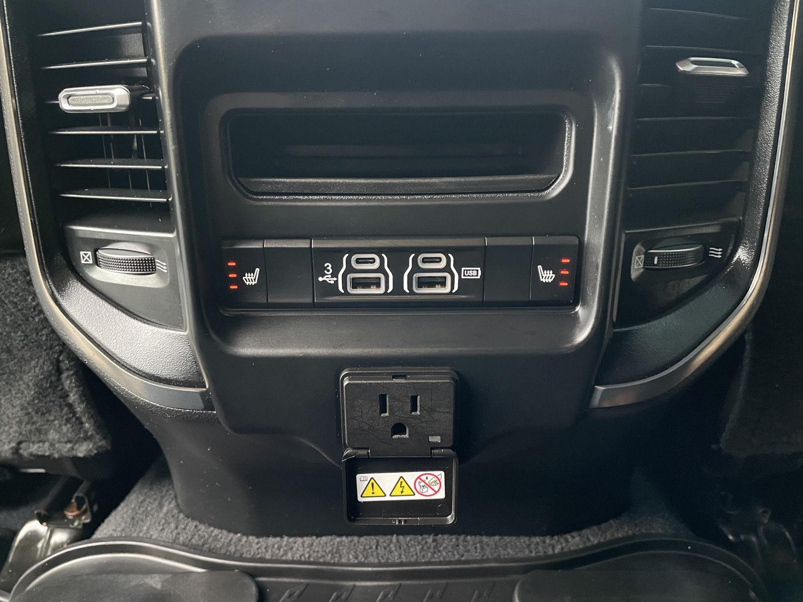 Vehicle photo 21