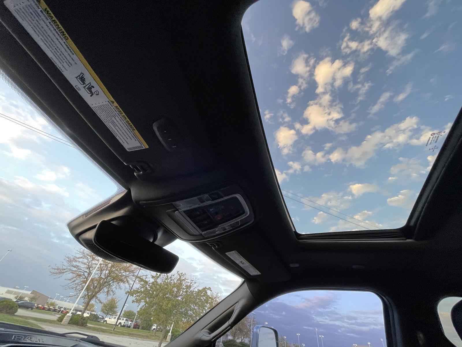 Vehicle photo 22