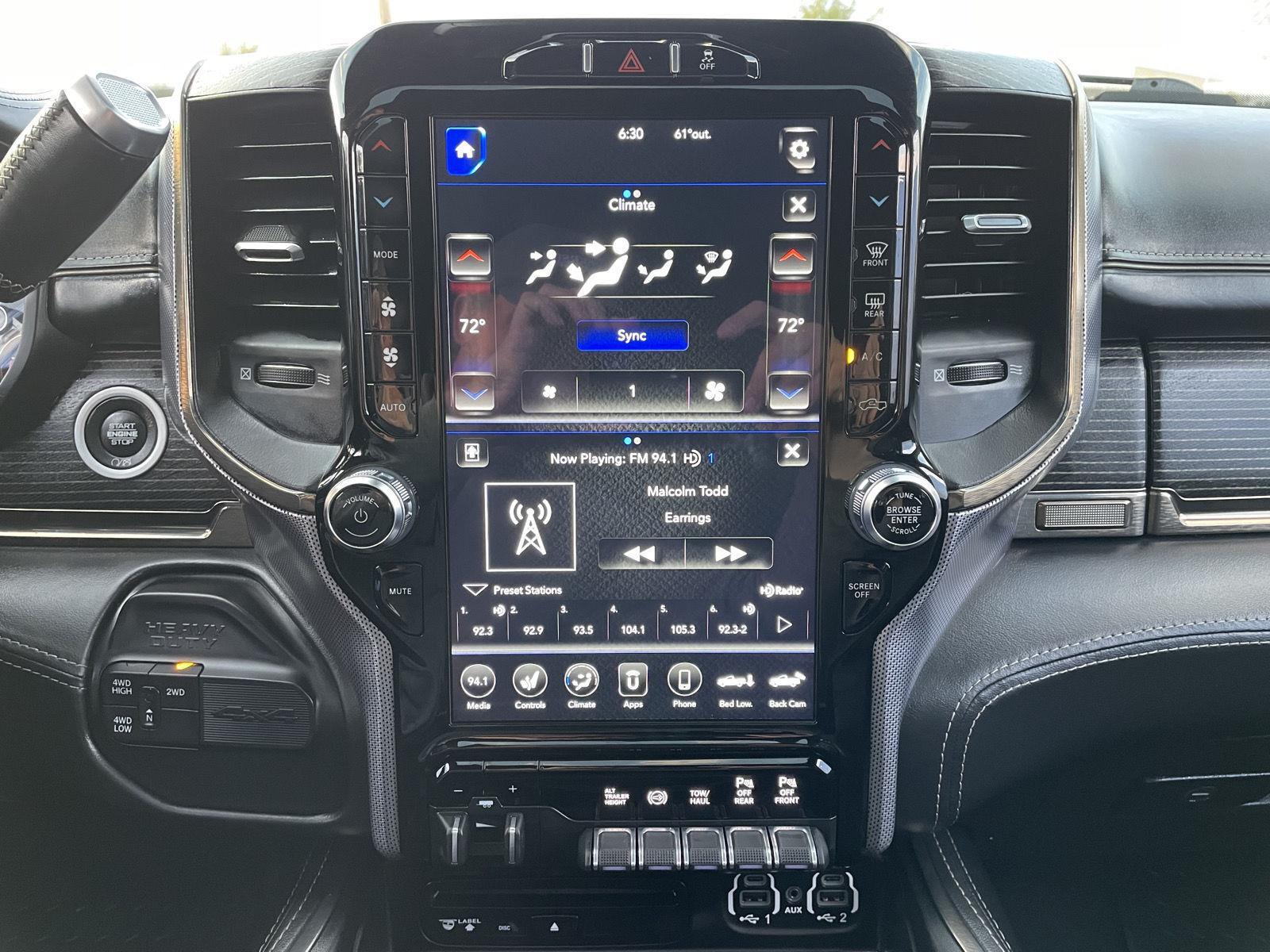 Vehicle photo 23