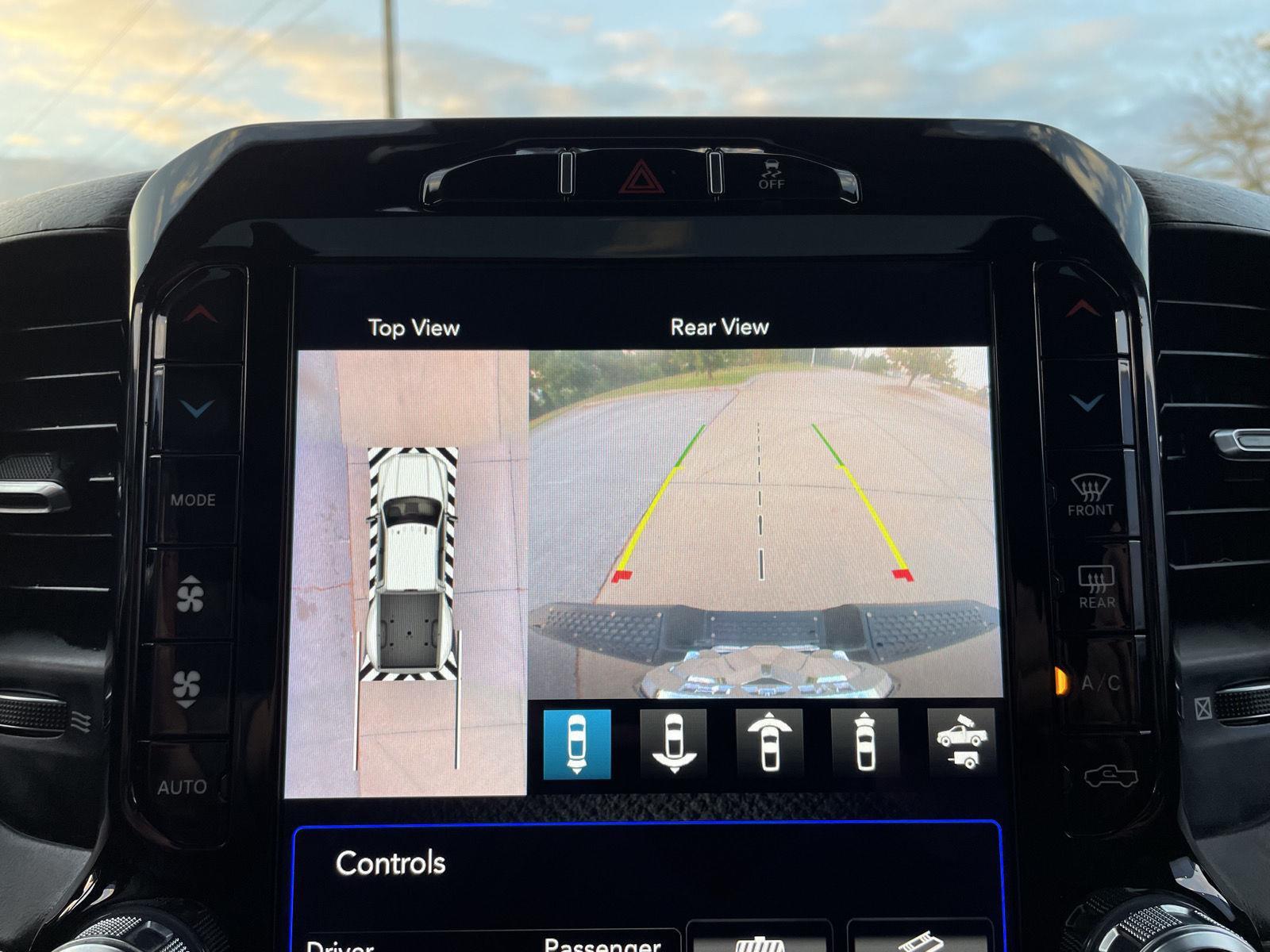 Vehicle photo 24