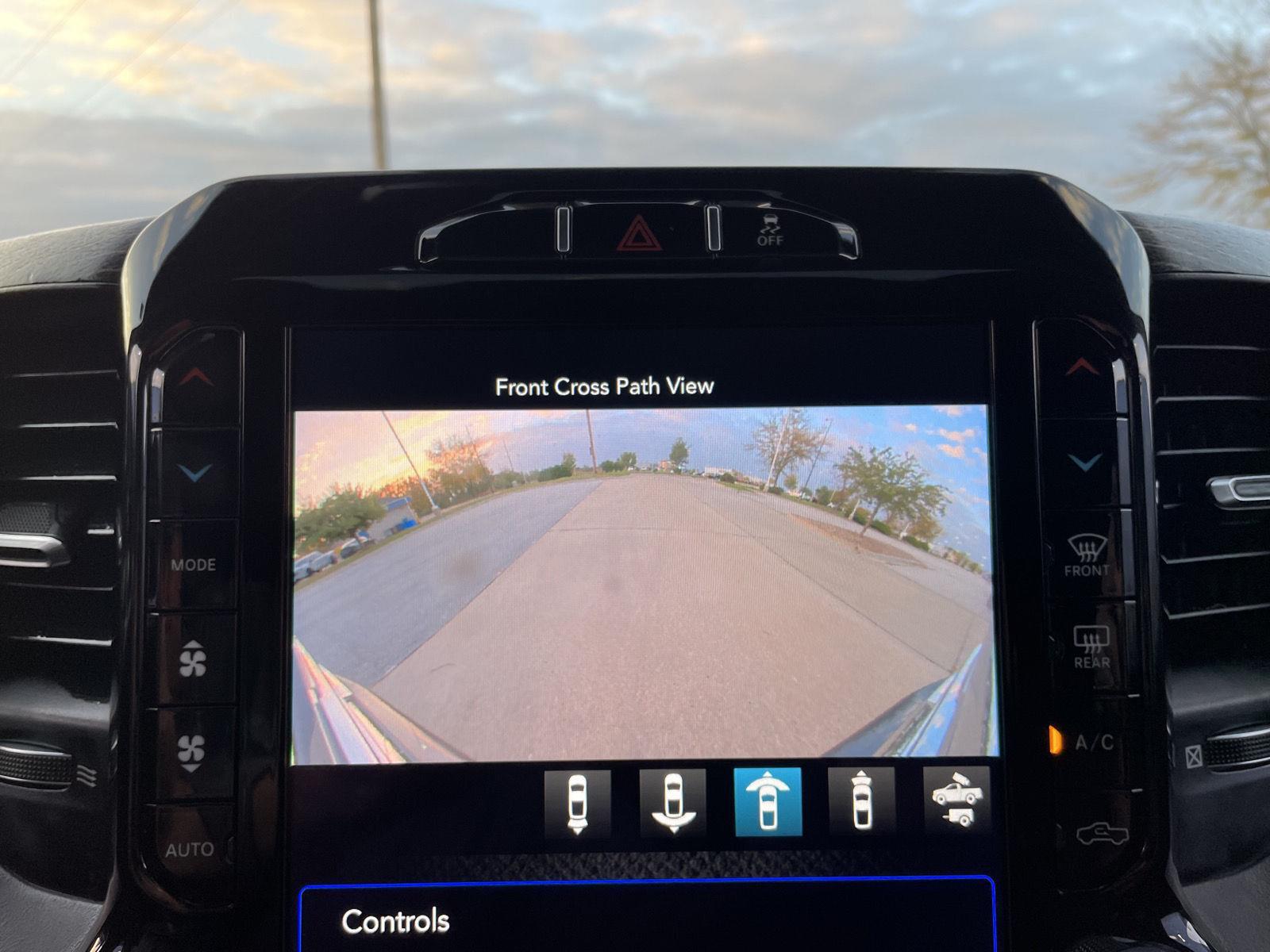 Vehicle photo 25