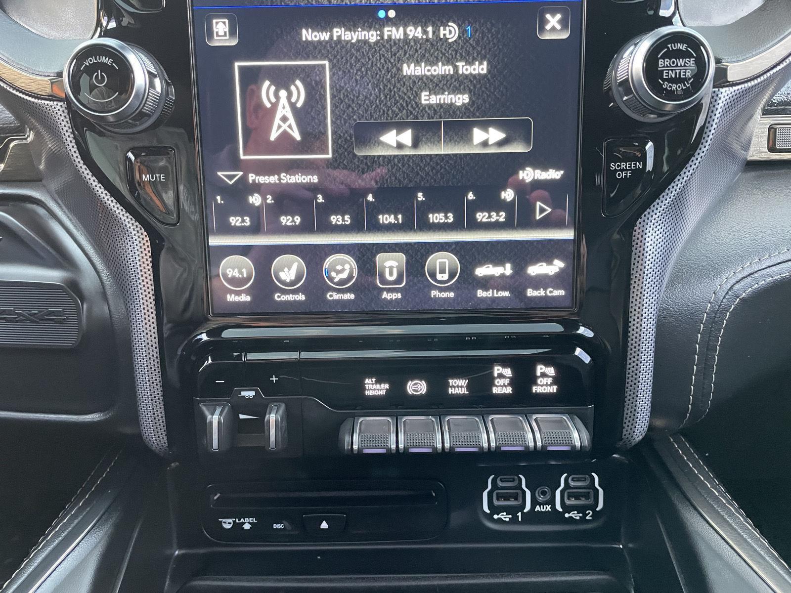Vehicle photo 28