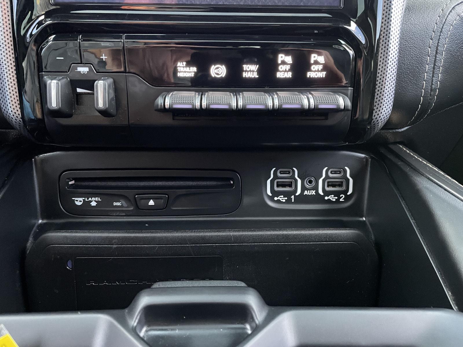 Vehicle photo 30
