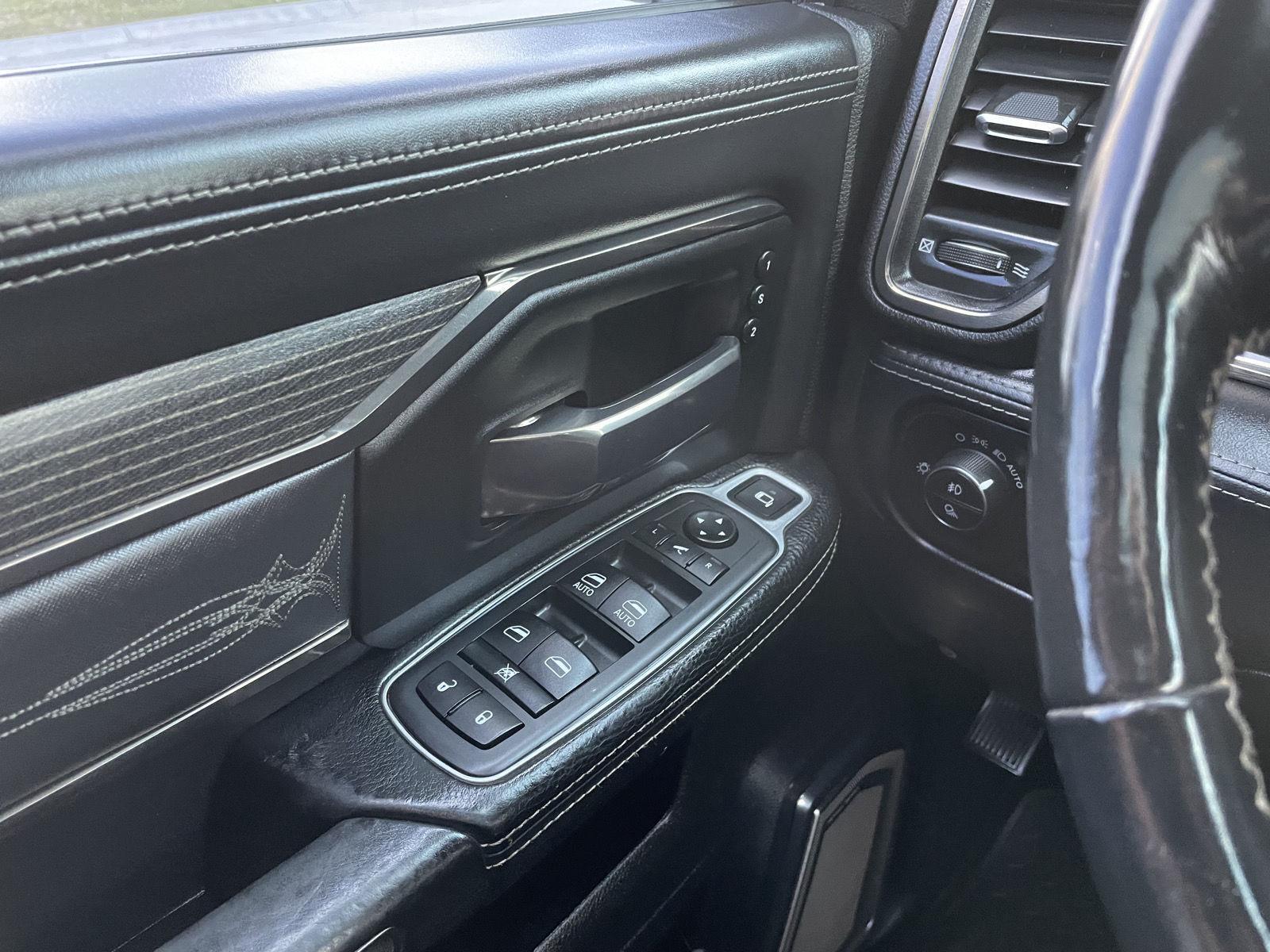 Vehicle photo 31
