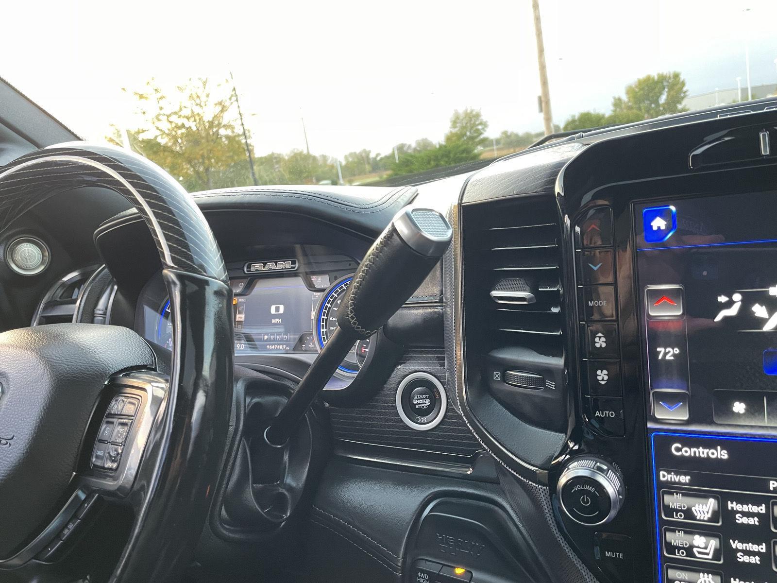Vehicle photo 32