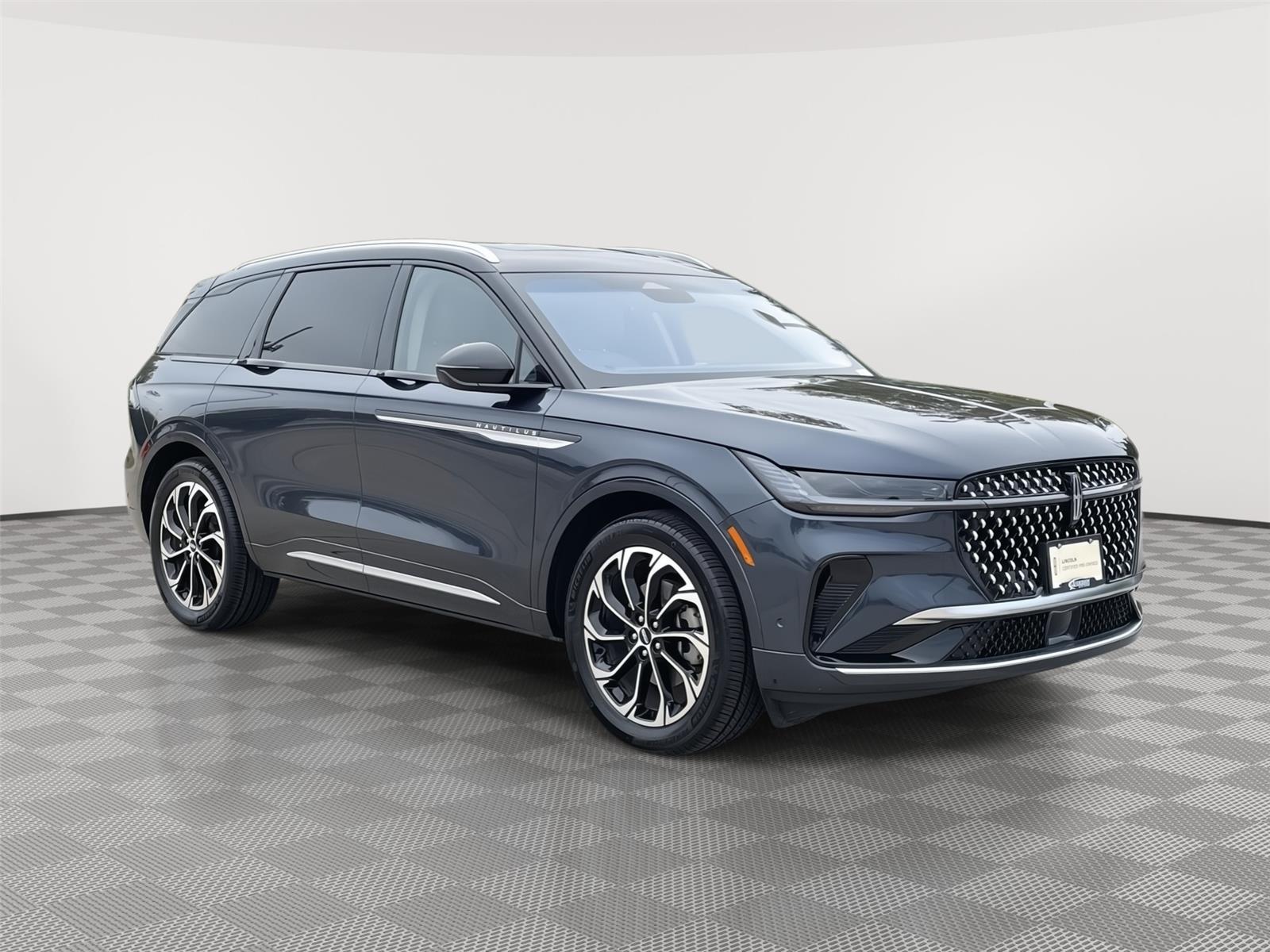 Vehicle photo 5