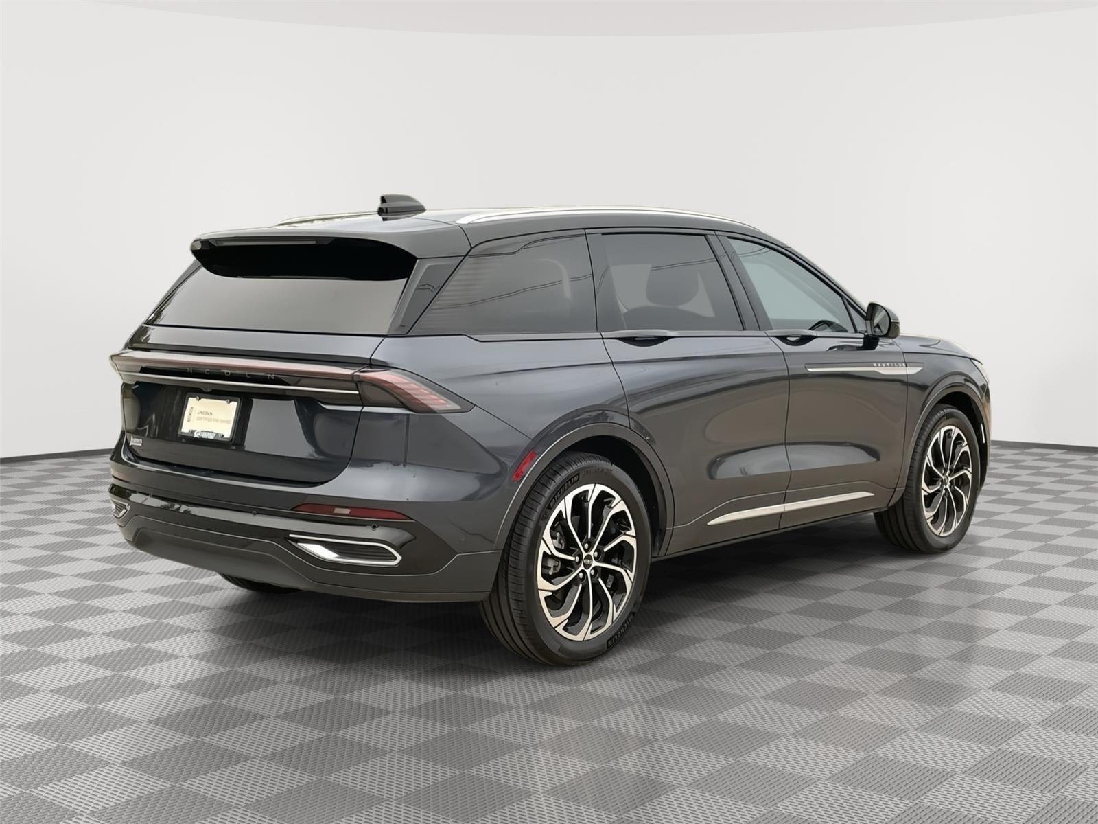 Vehicle photo 7