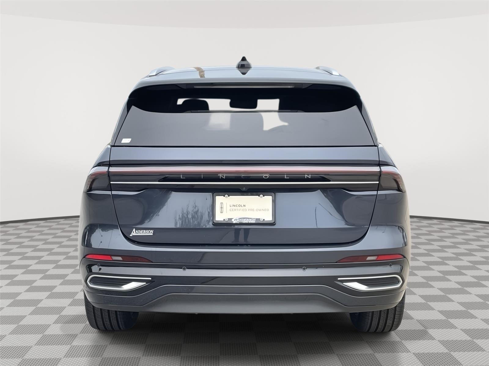 Vehicle photo 8