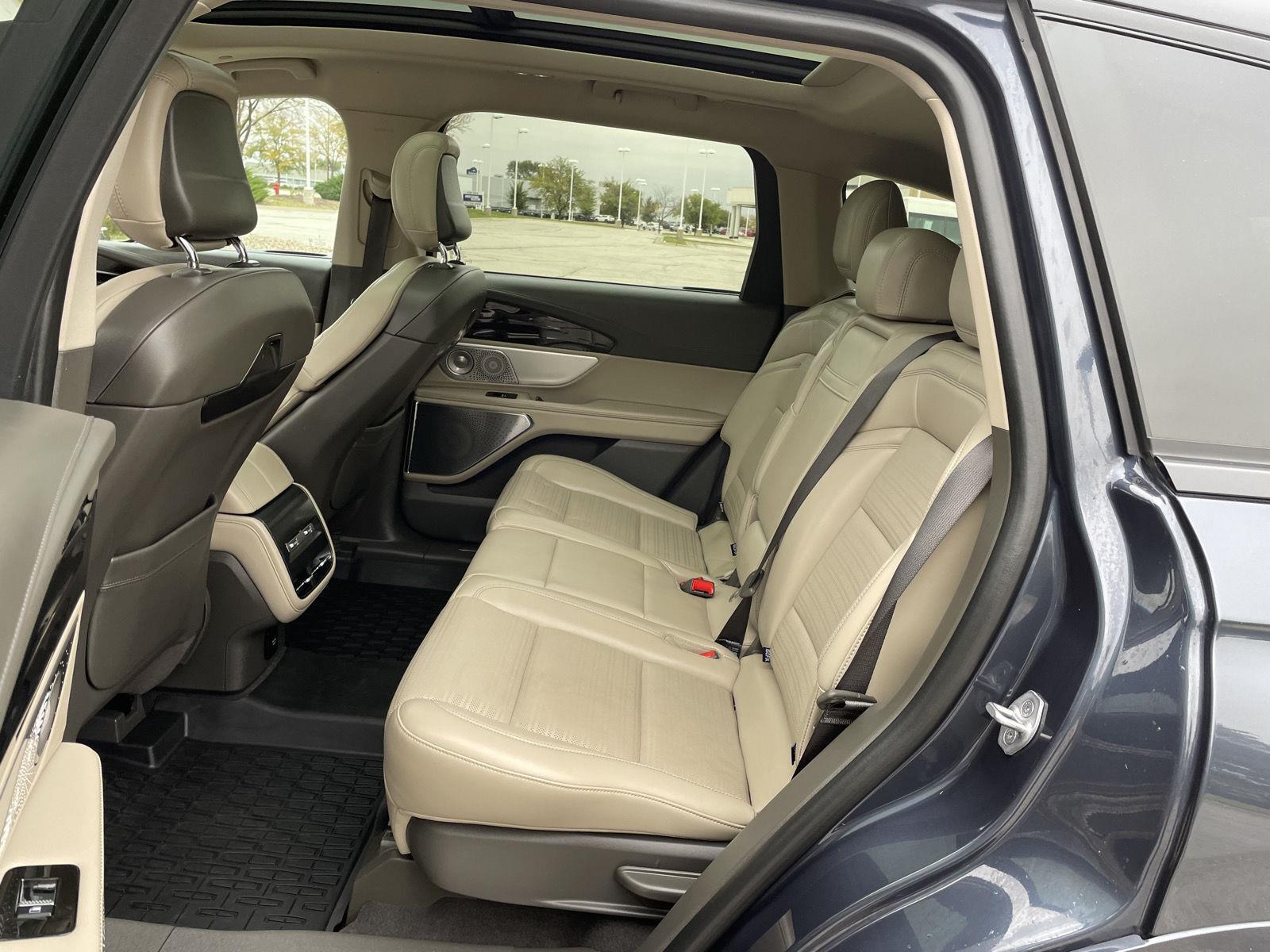 Vehicle photo 20