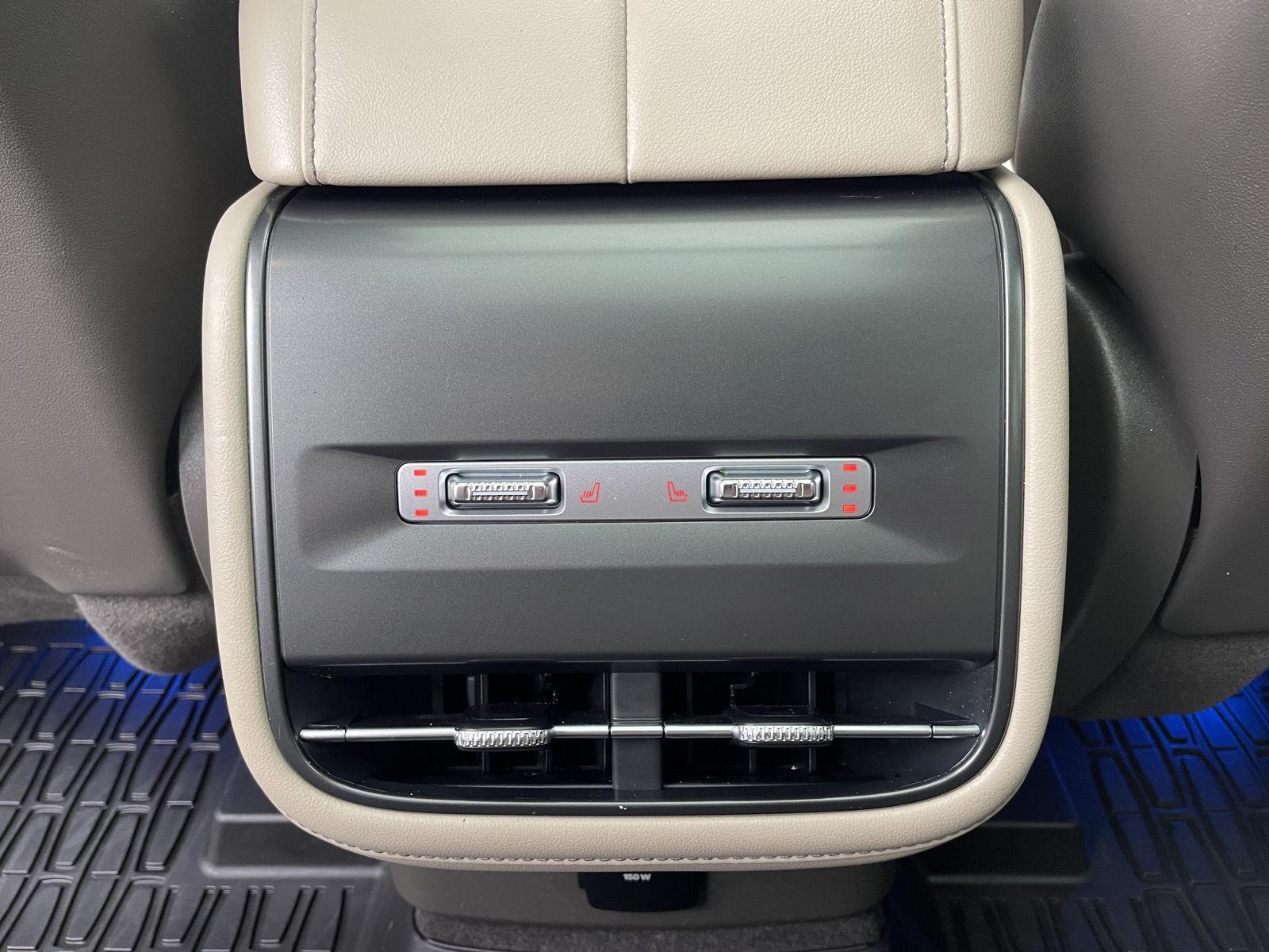 Vehicle photo 21