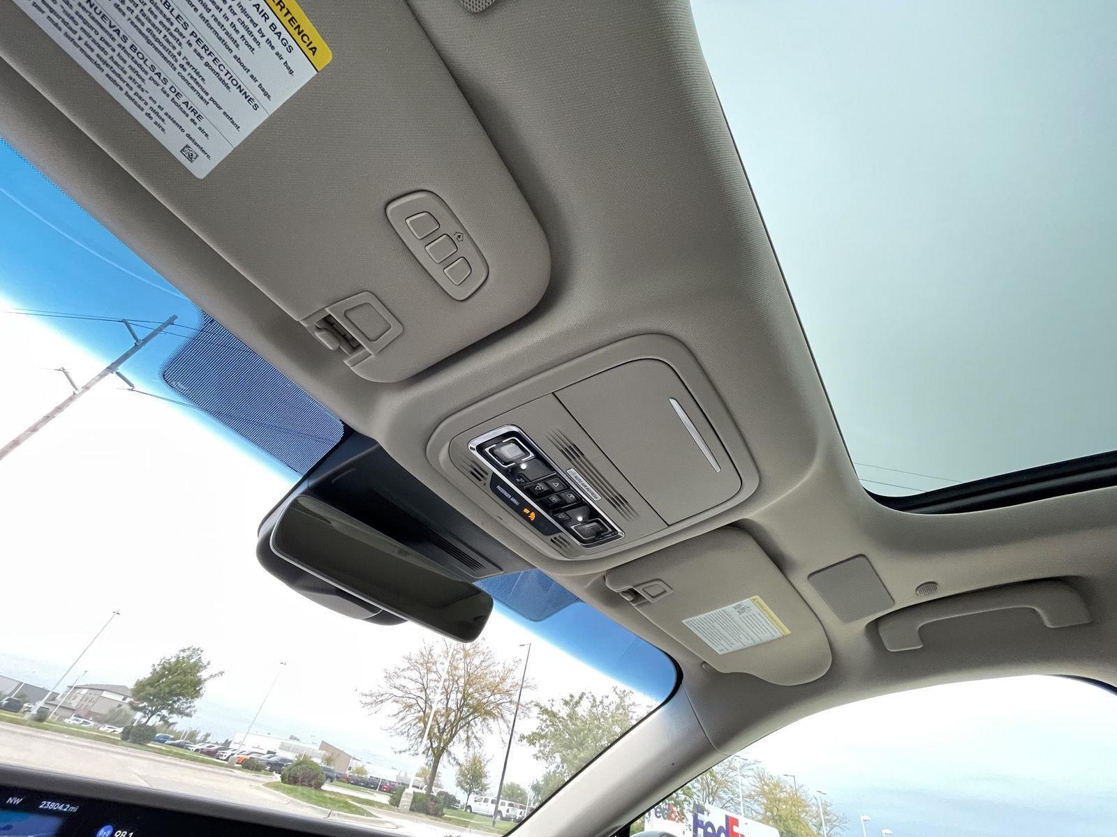 Vehicle photo 22