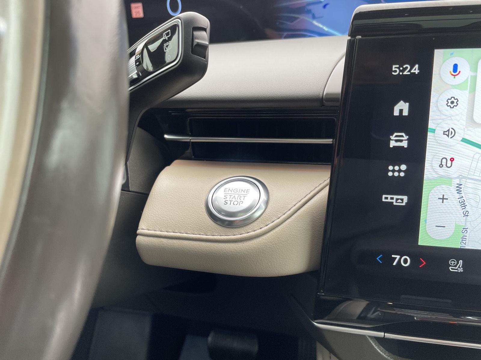 Vehicle photo 28